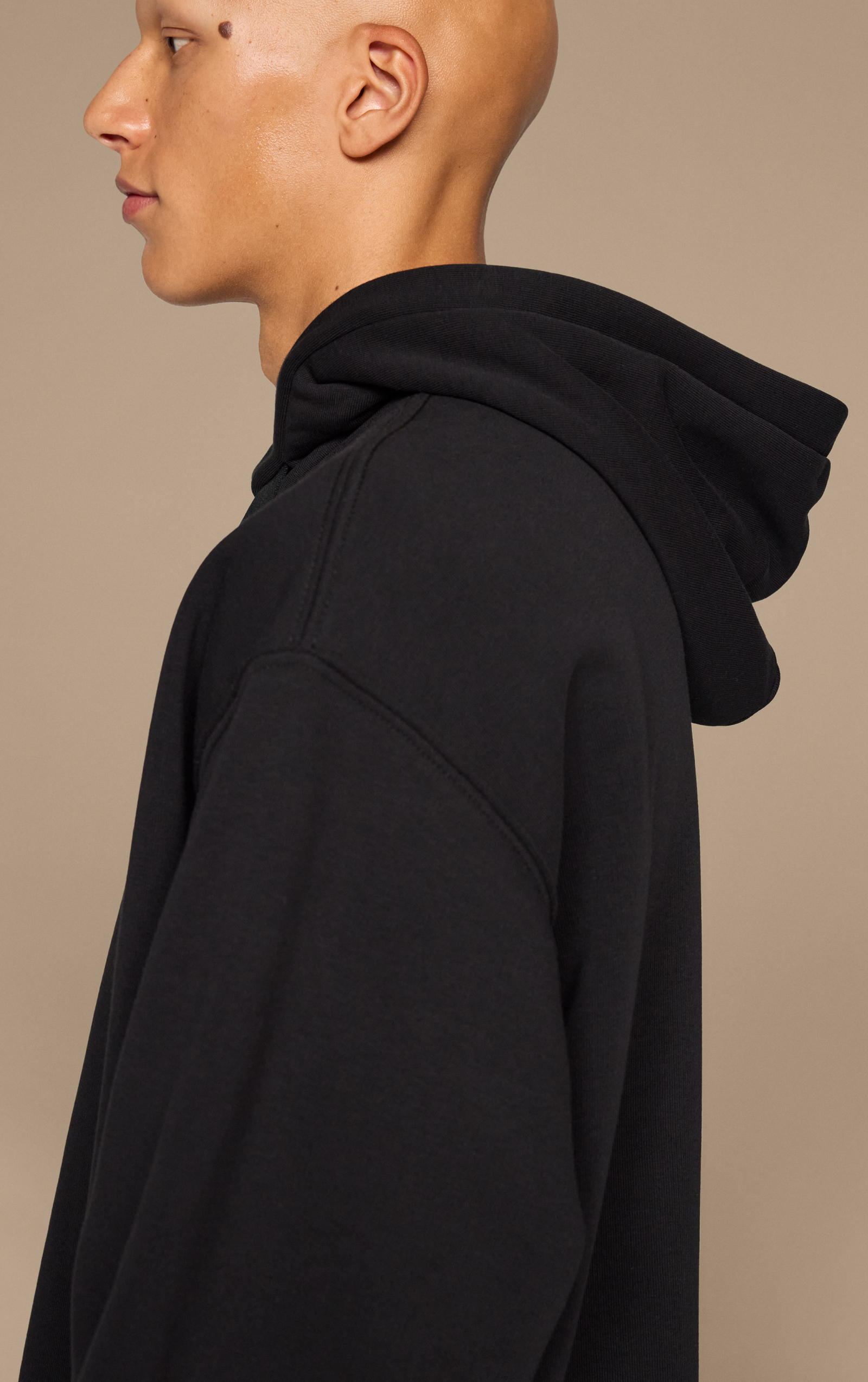 Men's Club Hoodie | Black | On Israel