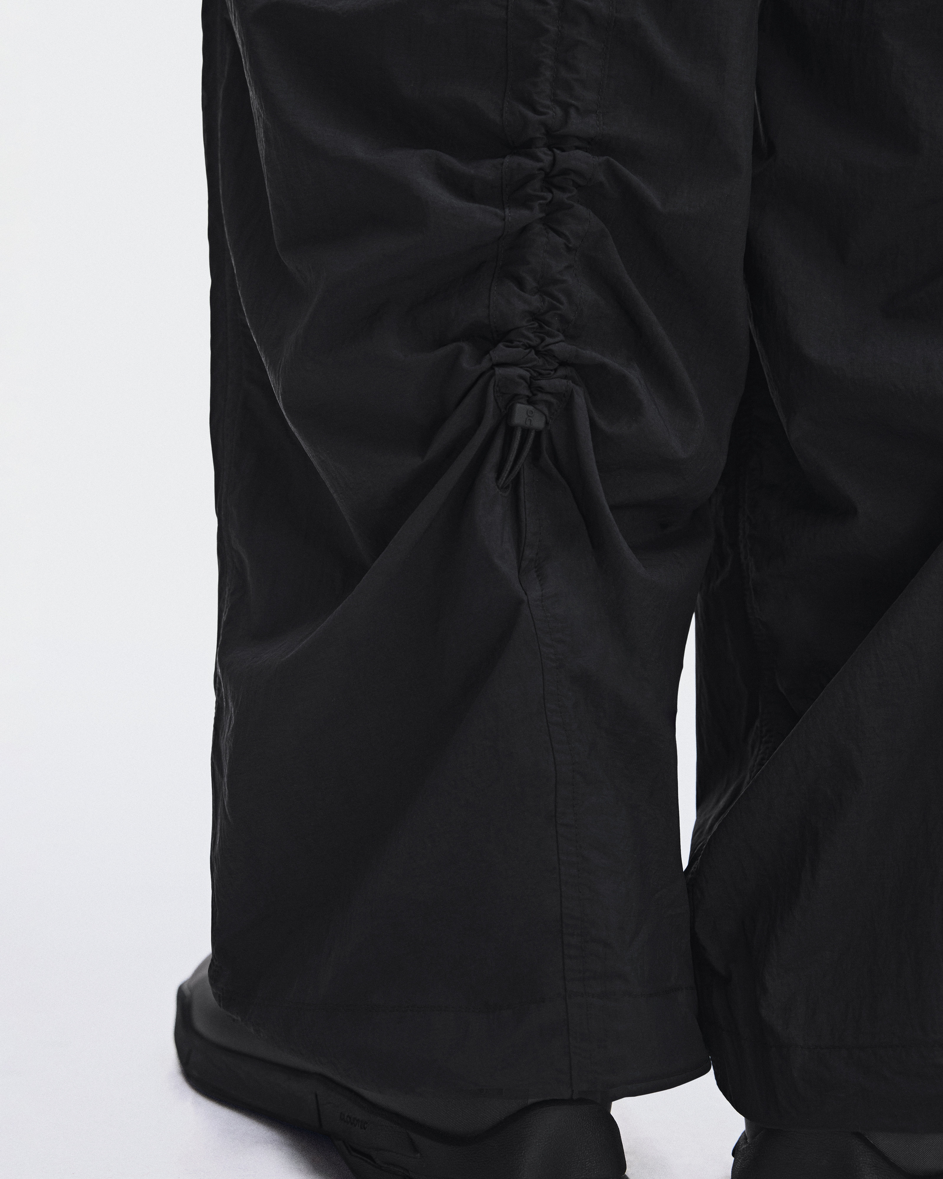 Women's Ruched Lightweight Pants | Black | On United States