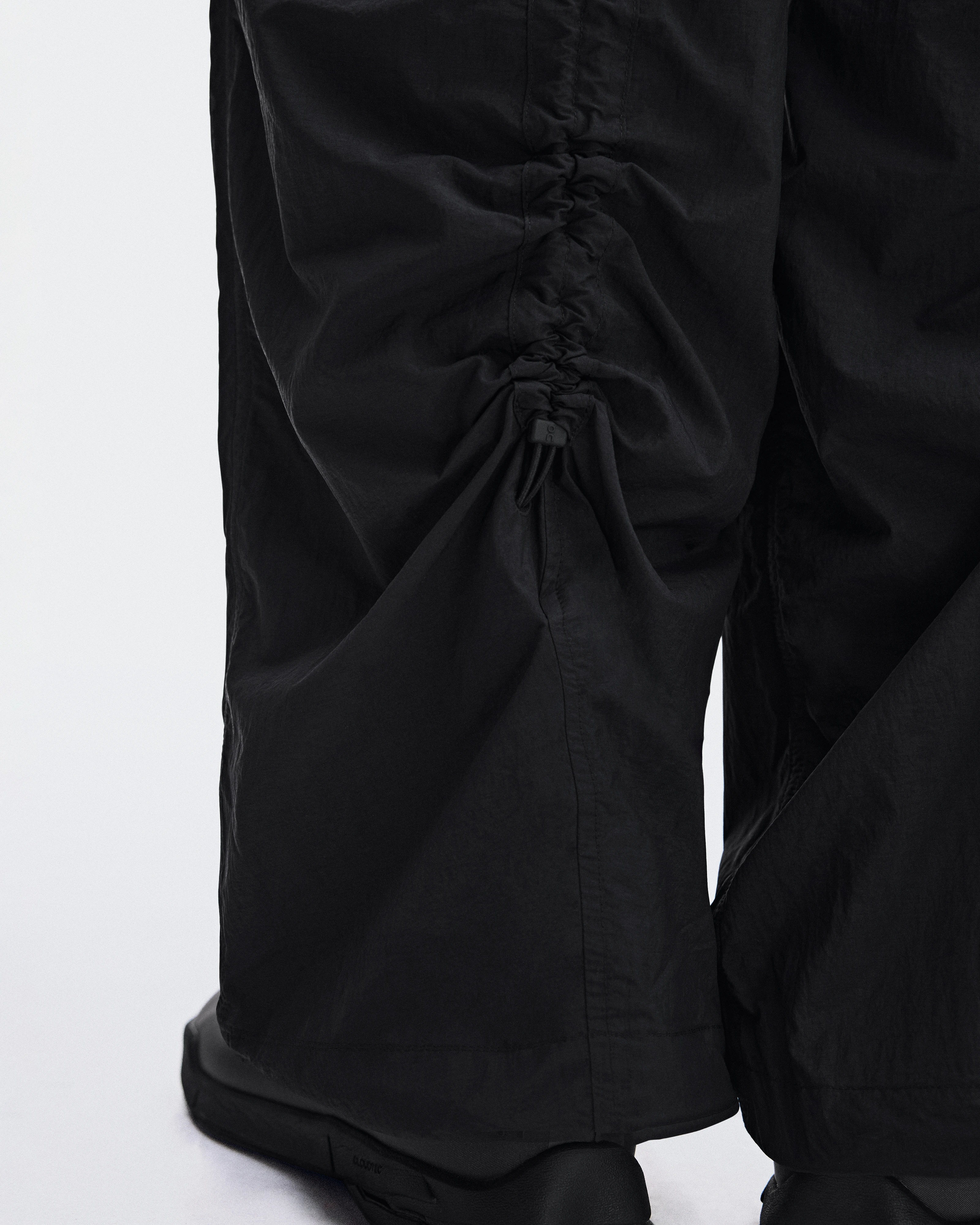 On Ruched Lightweight Pants Black 여성 팬츠