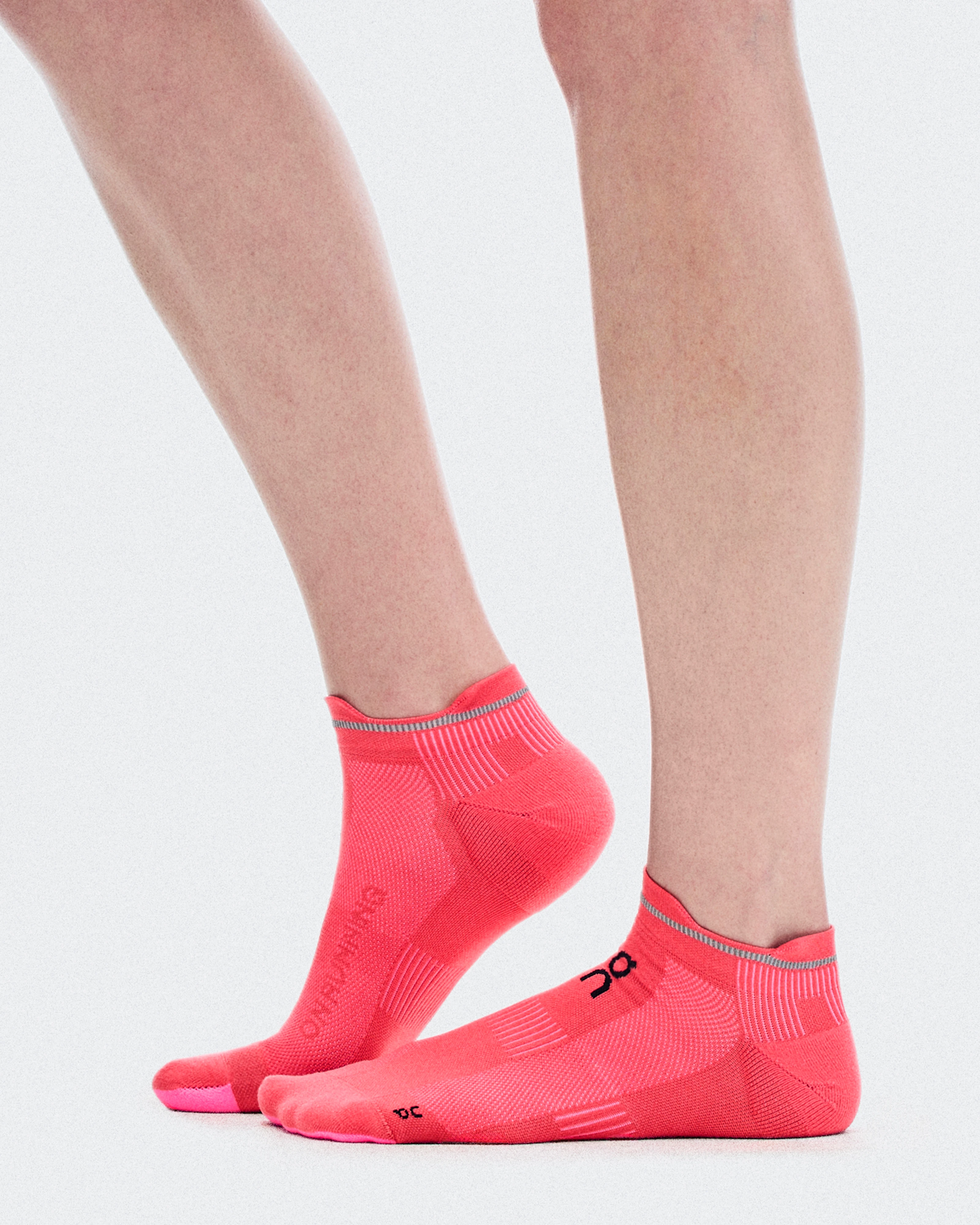 On Elite Run Sock Low Camellia & Azalea Unisex Calcetines