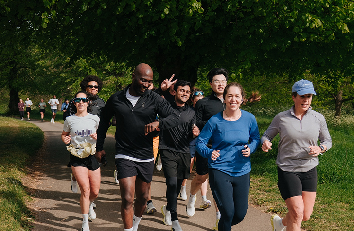 lightspray-tour-running-group-image