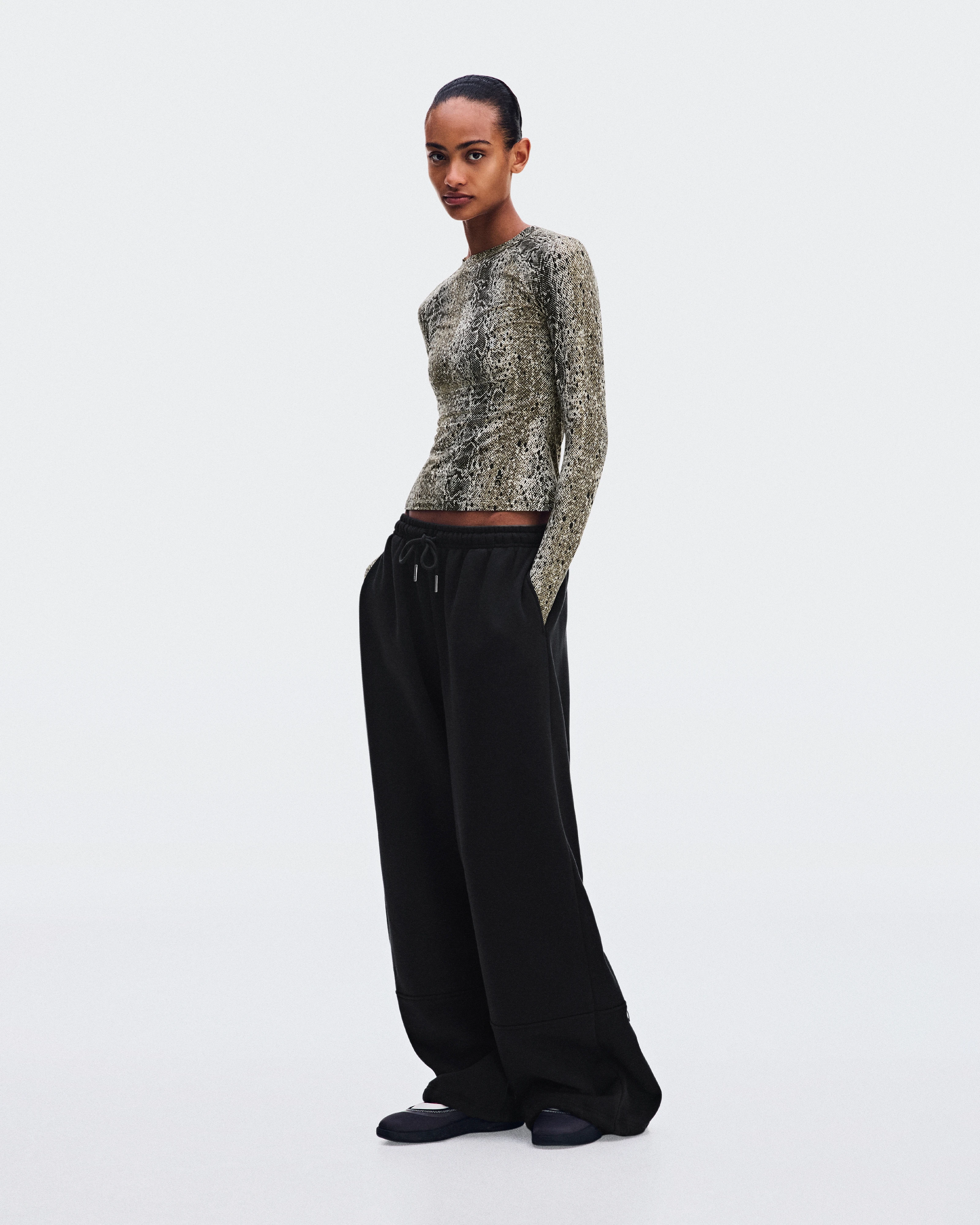 On Oversized Sweatpants Black Women Pants