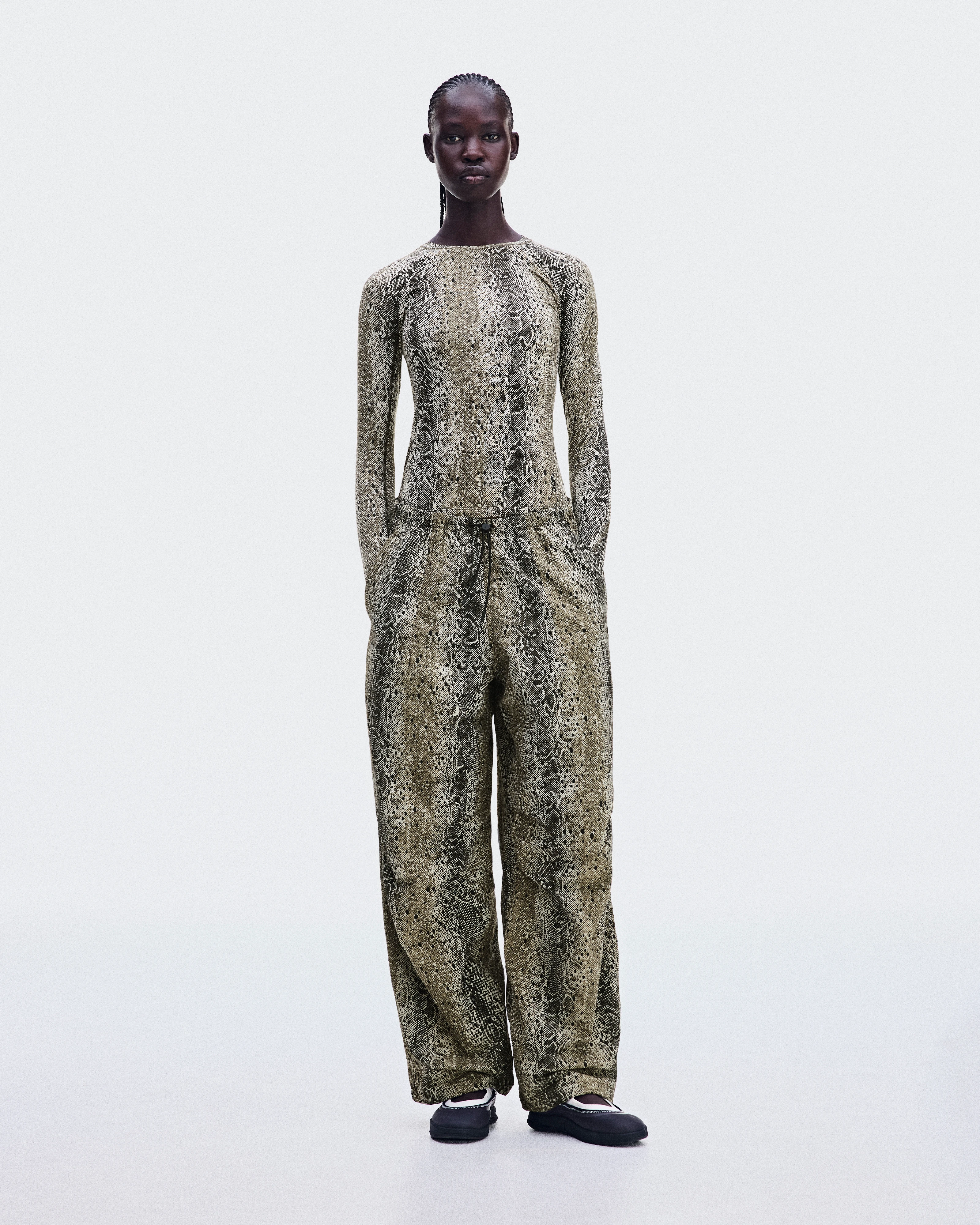 On Parachute Pants Antler & Black Women Pants
