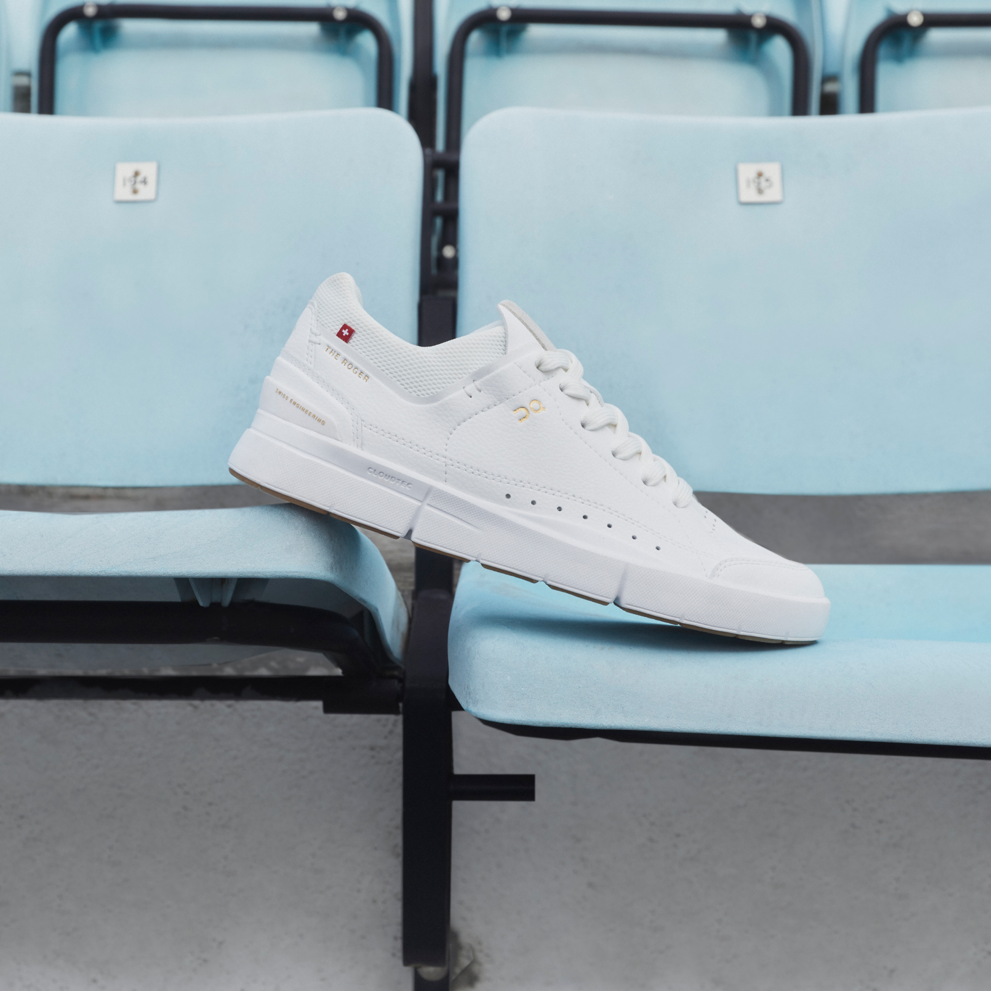 メンズTHE ROGER Centre Court | White & Gum | On 日本