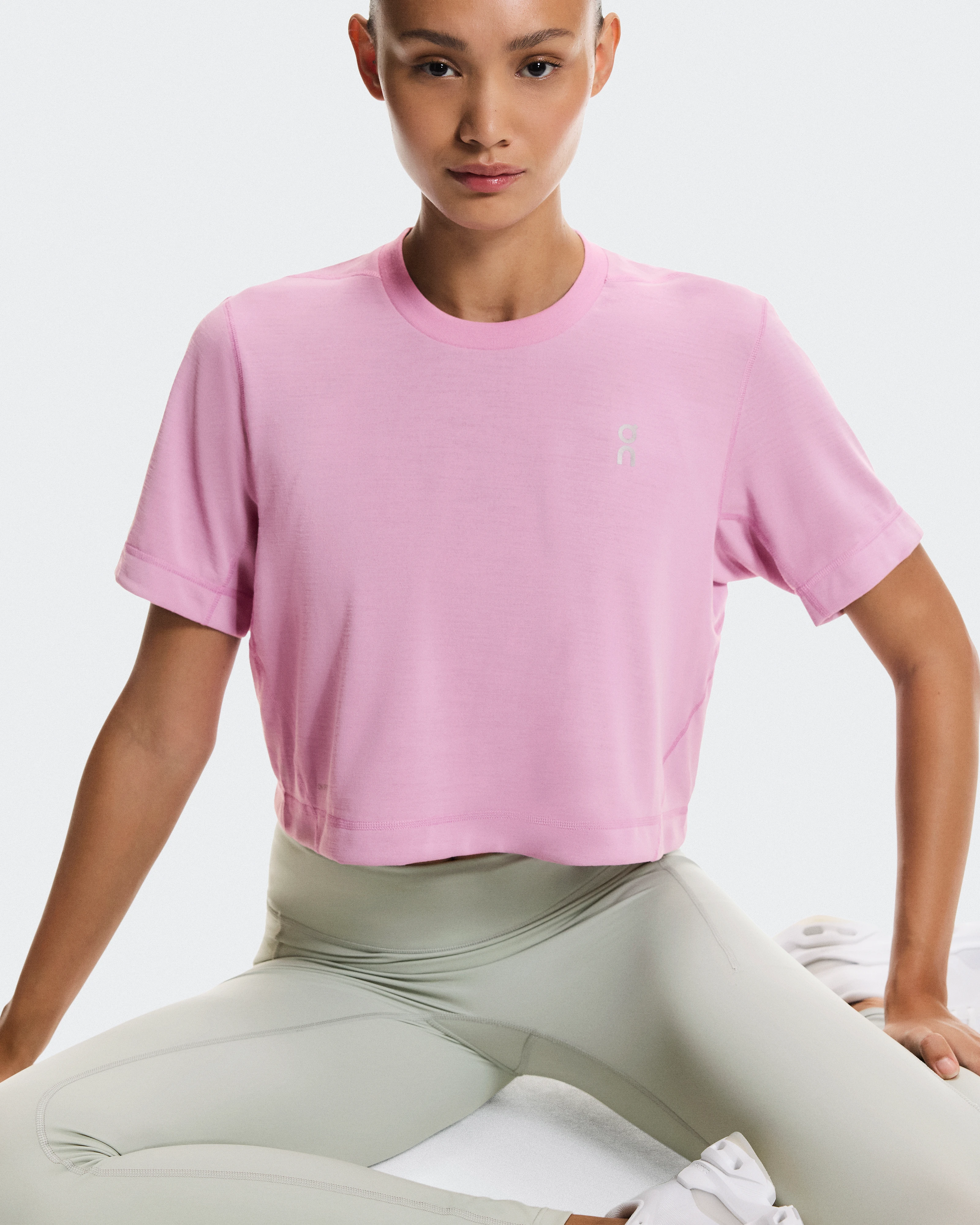 On Train-T Crop Graphic Sakura Women Tops and t-shirts