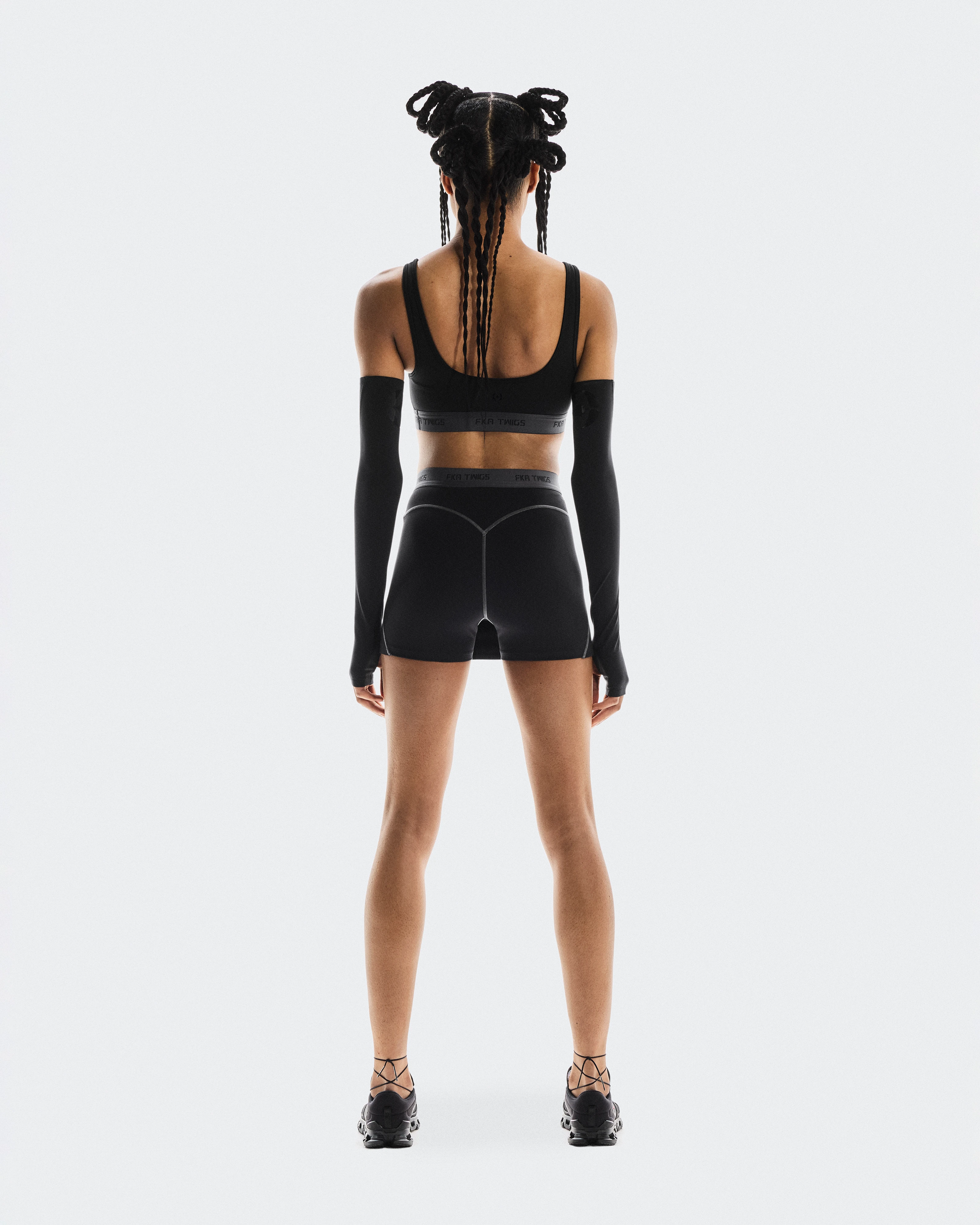 On STUDIO SKORT FKA Black Damen