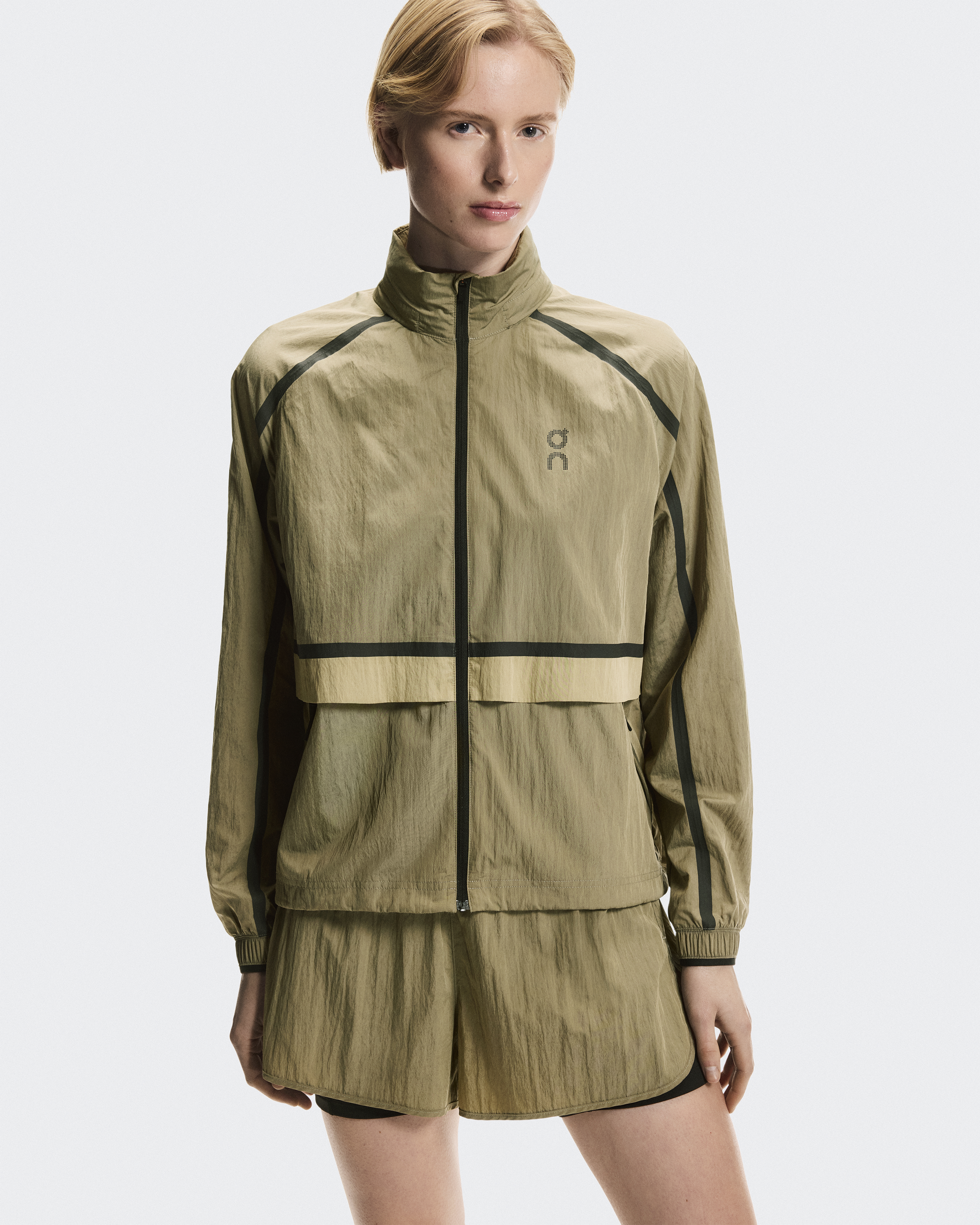 ウィメンズ Performance Volt Jacket | ベージュ & ブラウン | On 日本