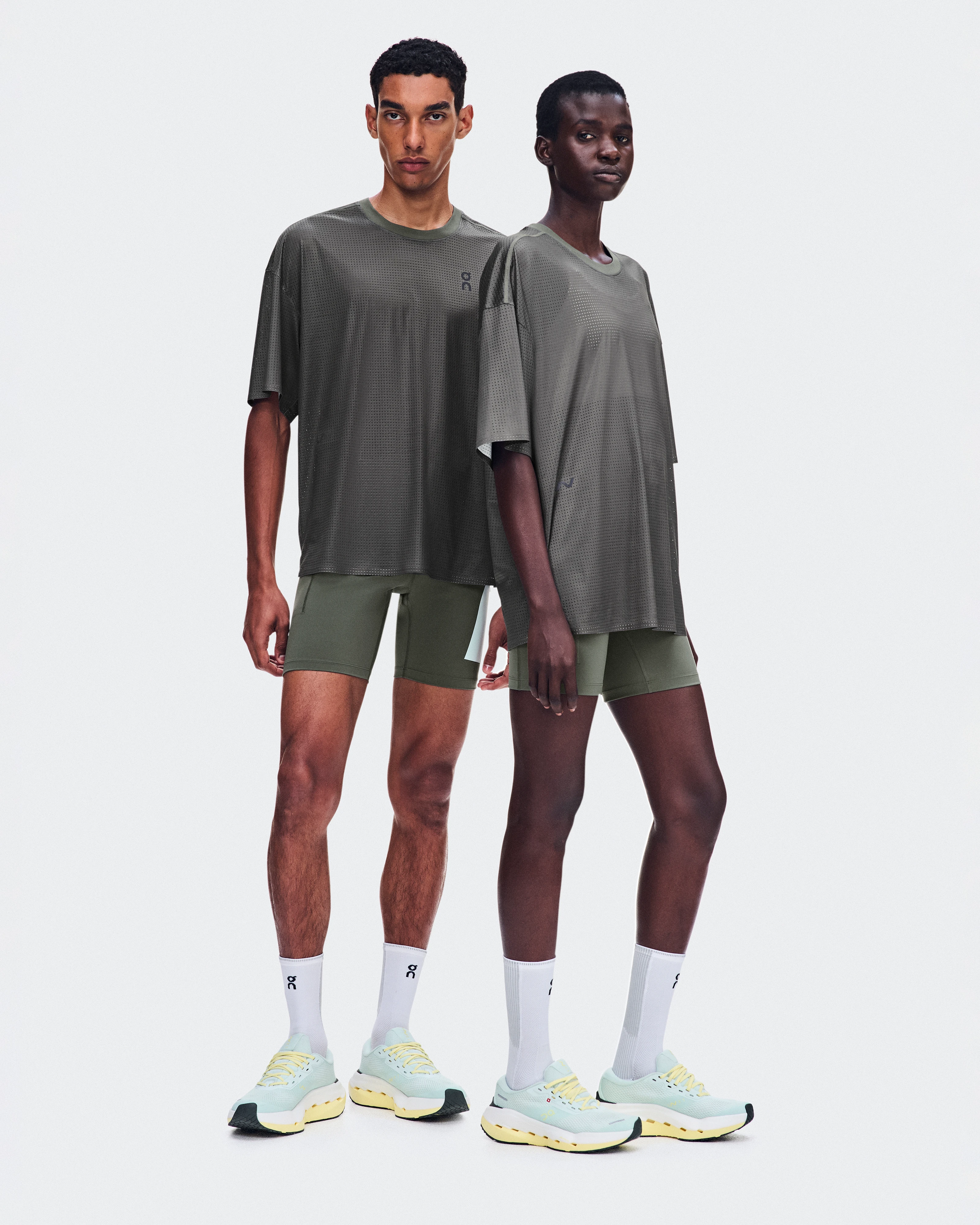 On Oversize Run-T LN1 Mire Unisex Tops and t-shirts