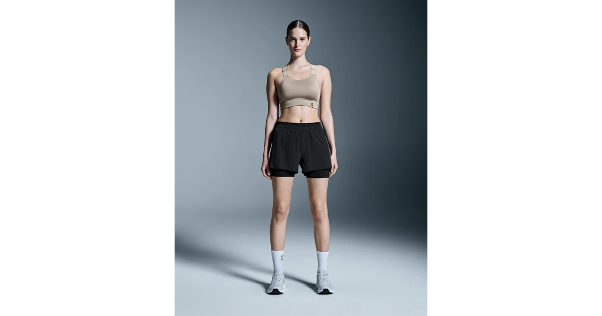 Shorts 2 en 1 Performance negros para mujer · On