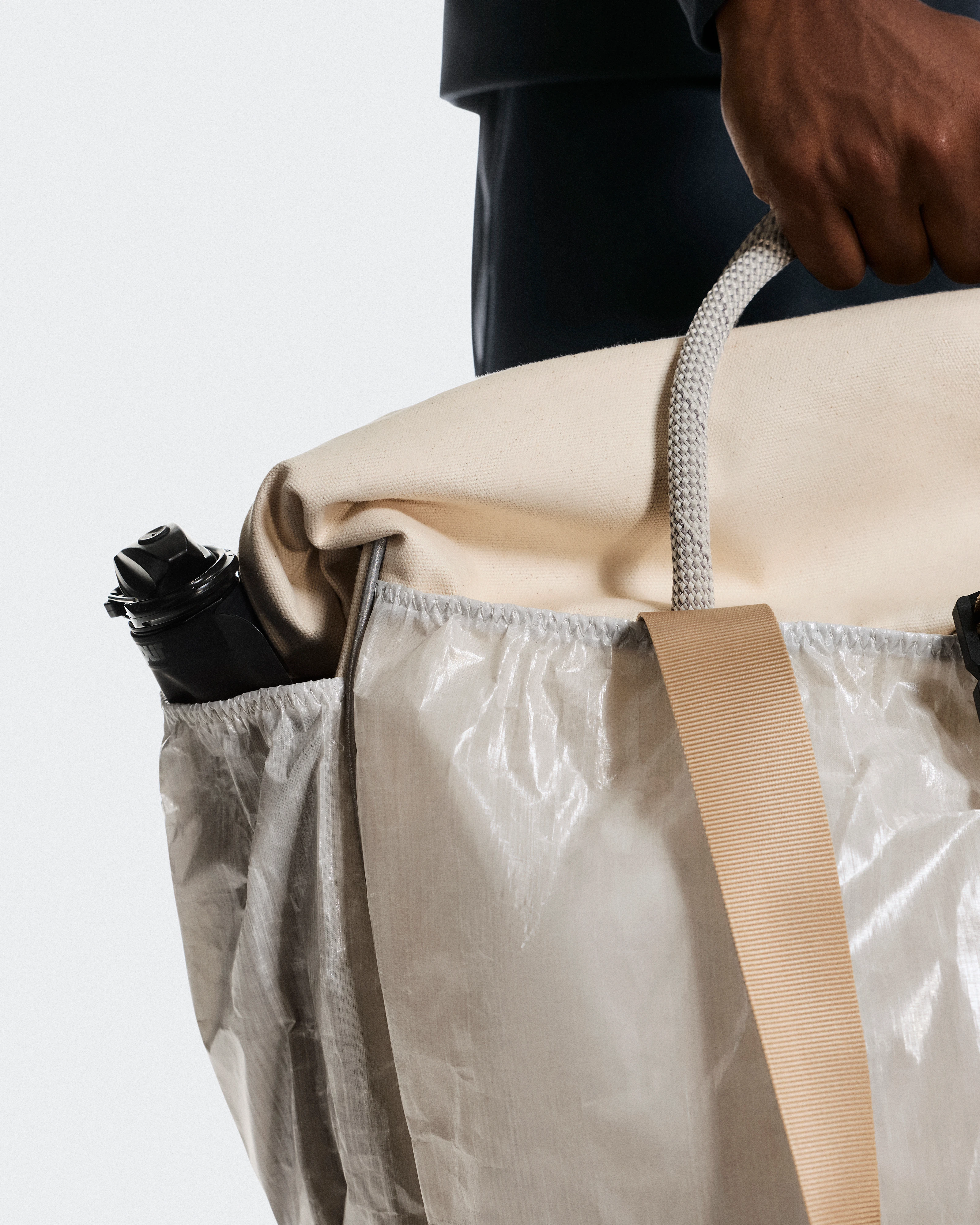 On Court Pack 40L Sesame & White Unisex Bags