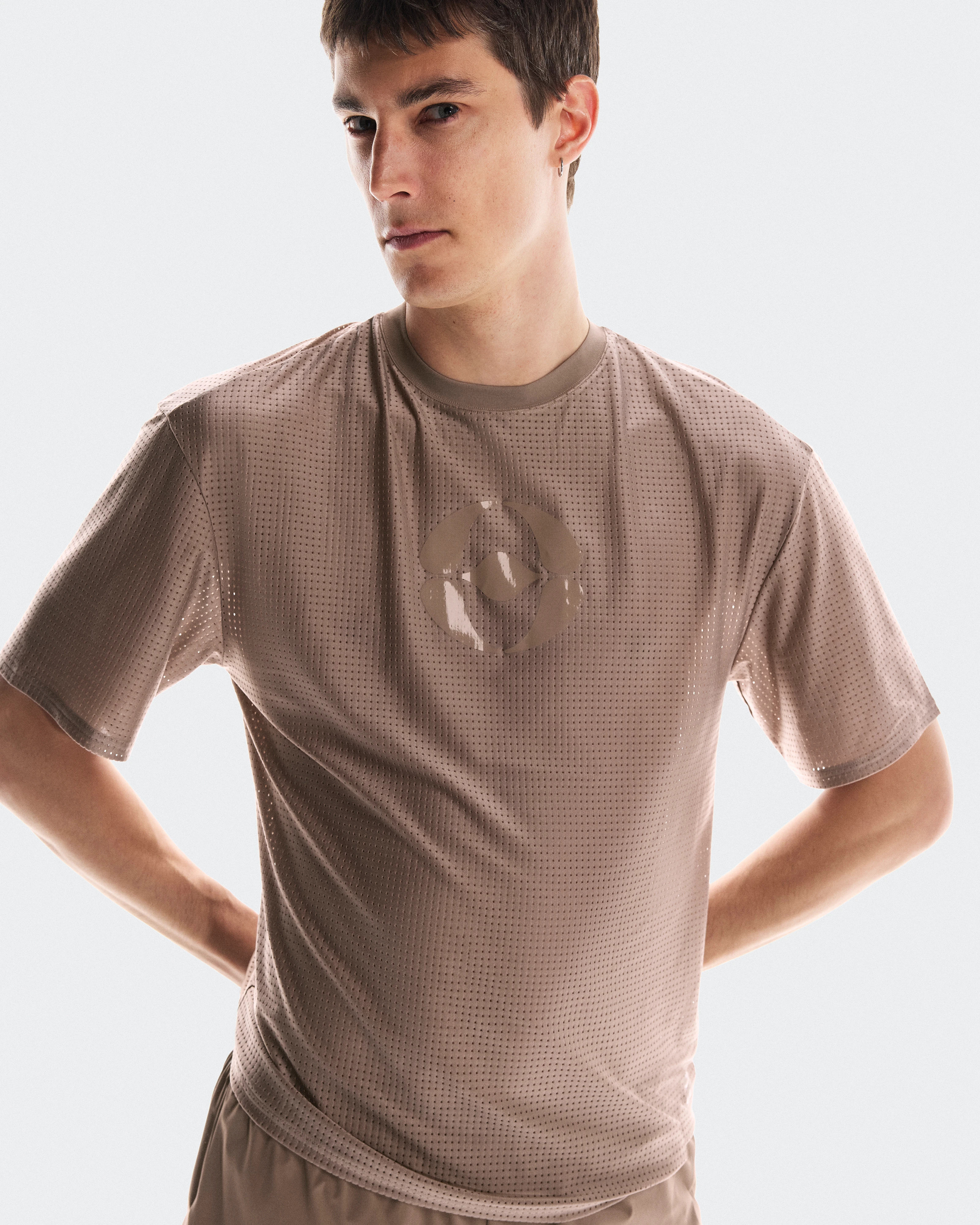 On CUT-OUT T FKA Cinder Unisex Oberteile