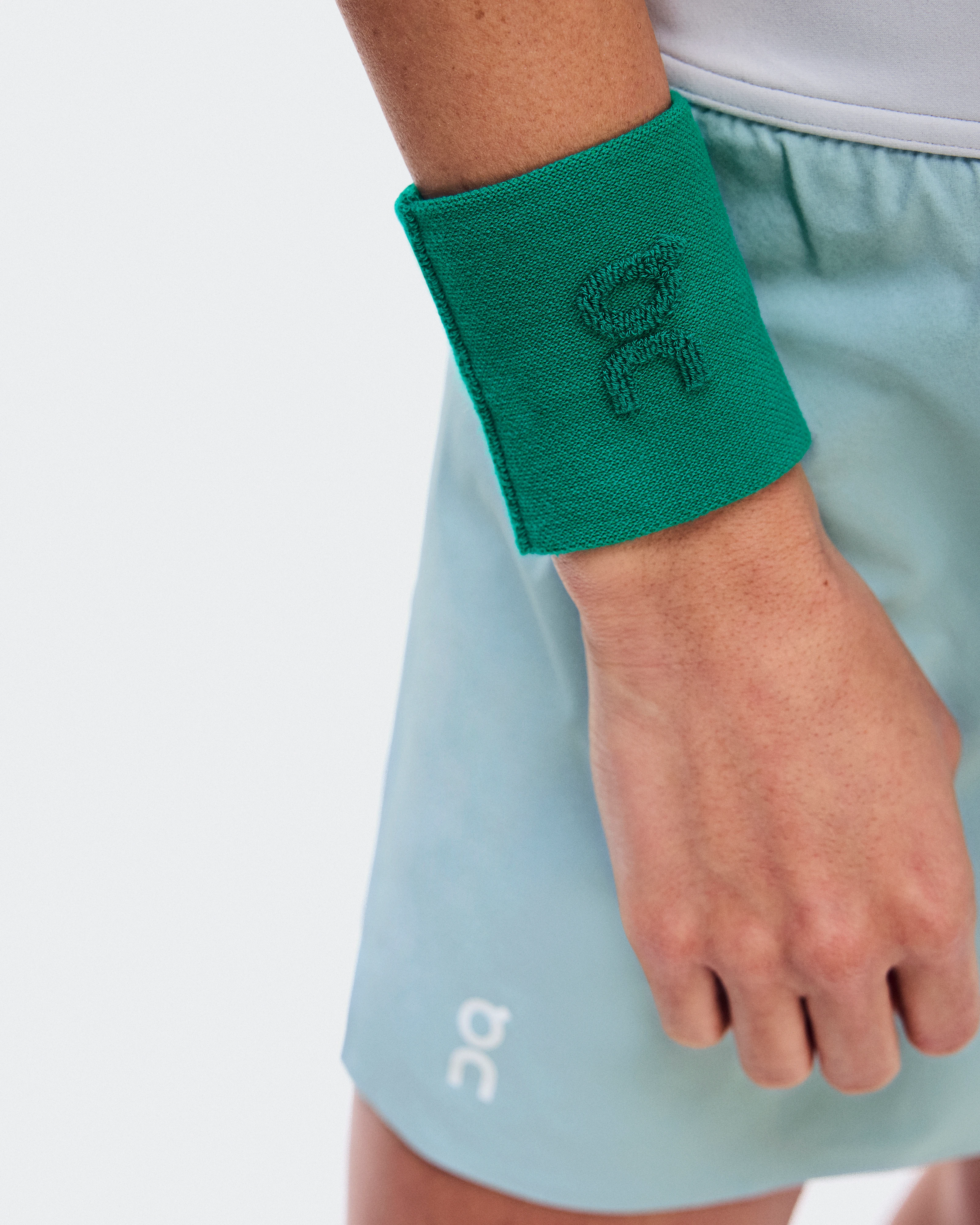 On Courtside Wristband Neem Unisex Sweatband