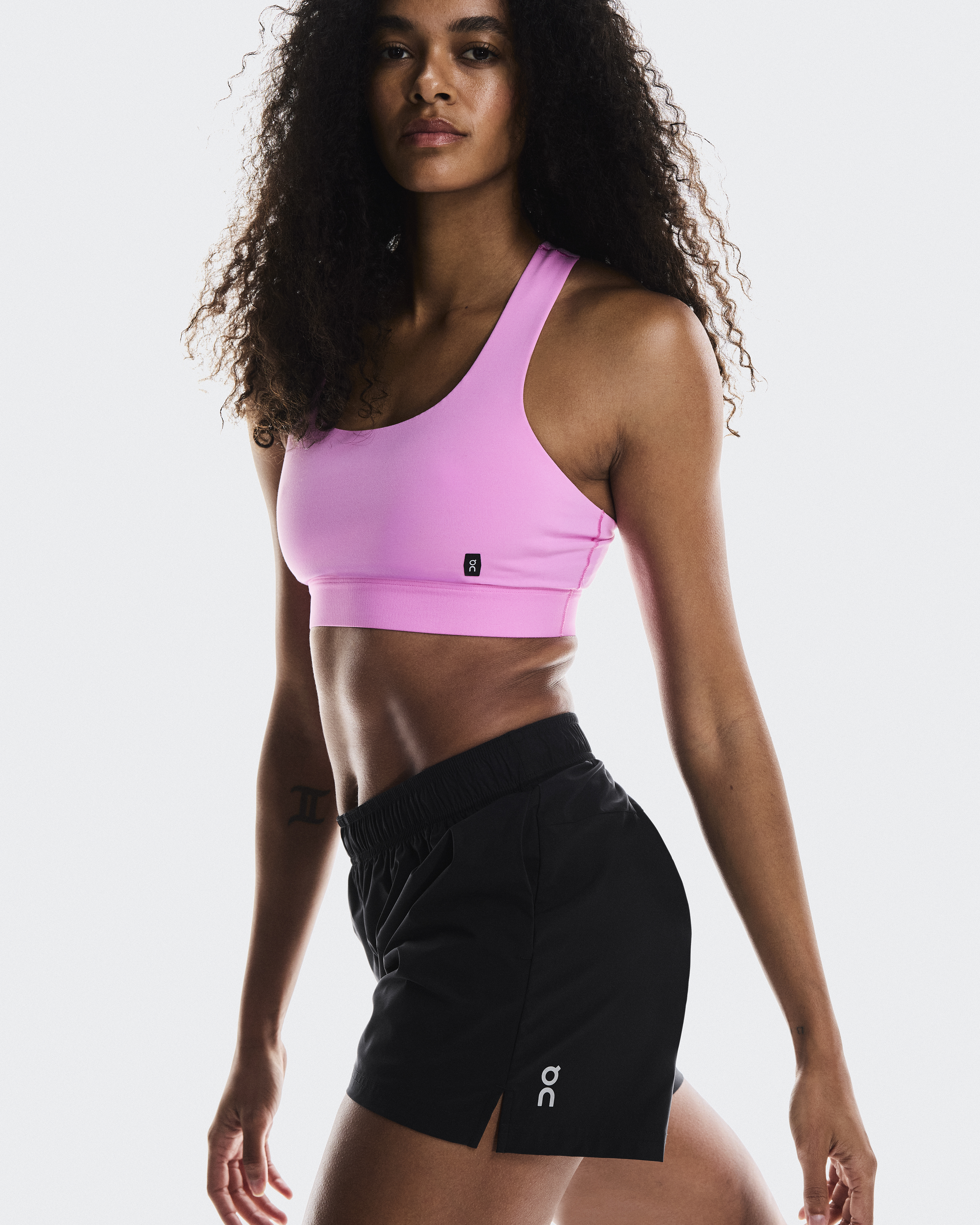 【LOEWE】 x オン ロゴ スポーツブラ x On Performance logo crop top in black - Loewe | Mytheresa