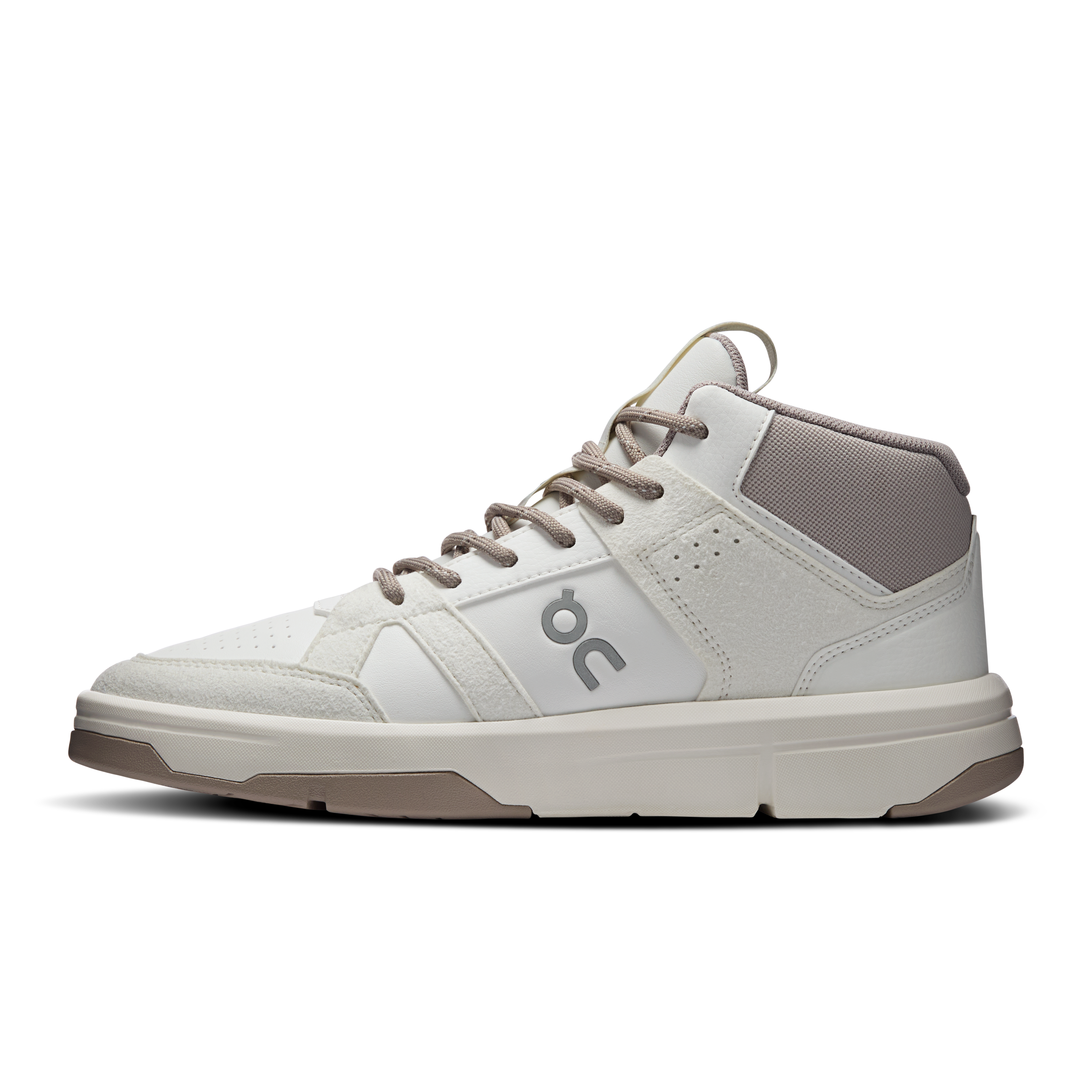 On THE ROGER Clubhouse Mid Ivory & Fog Women Tennis Shoes
