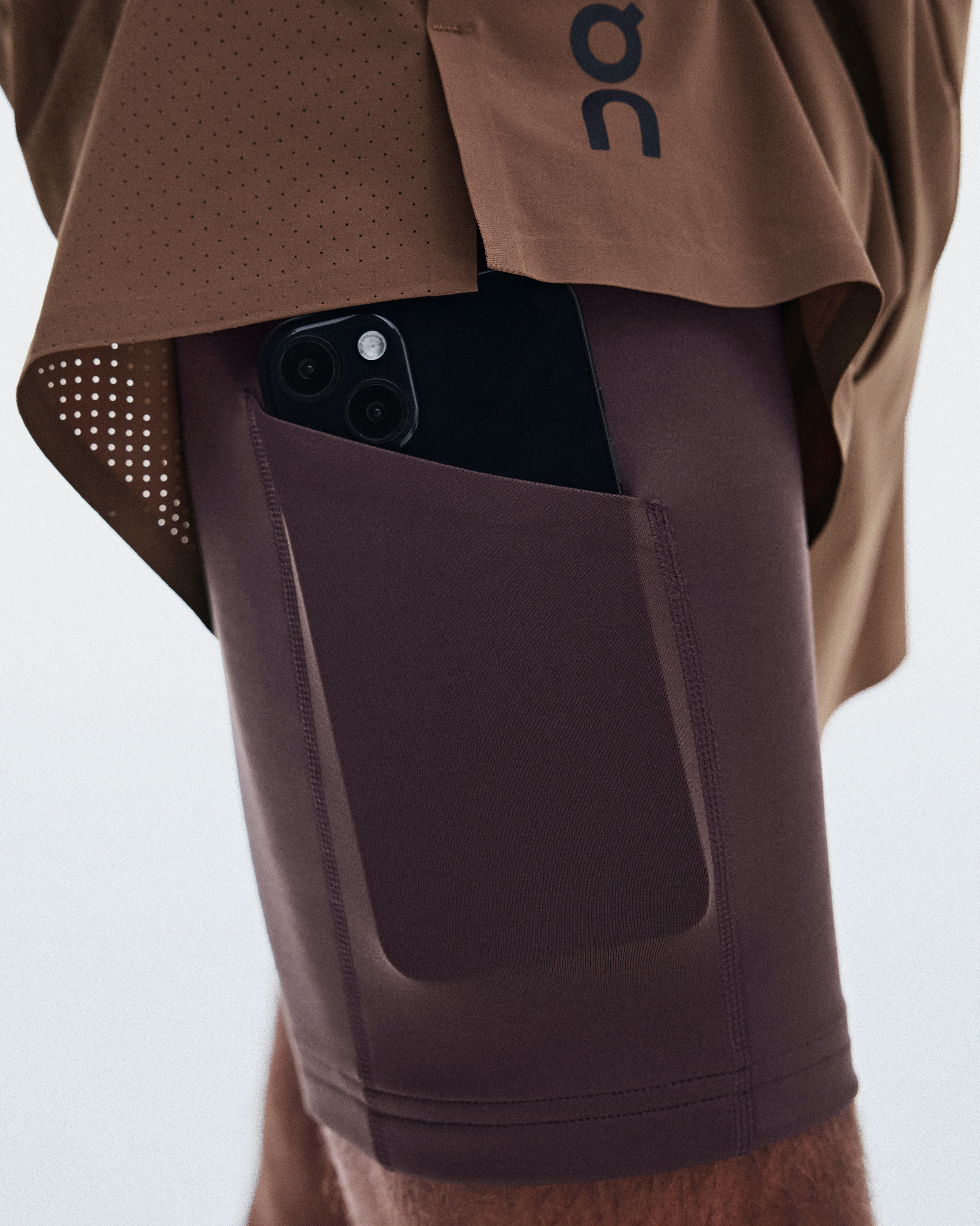On 5" Performance 2/1 Shorts Acorn & Mulberry Hombre – Running de rendimiento, ligeros, evacuan el sudor Pantalones cortos