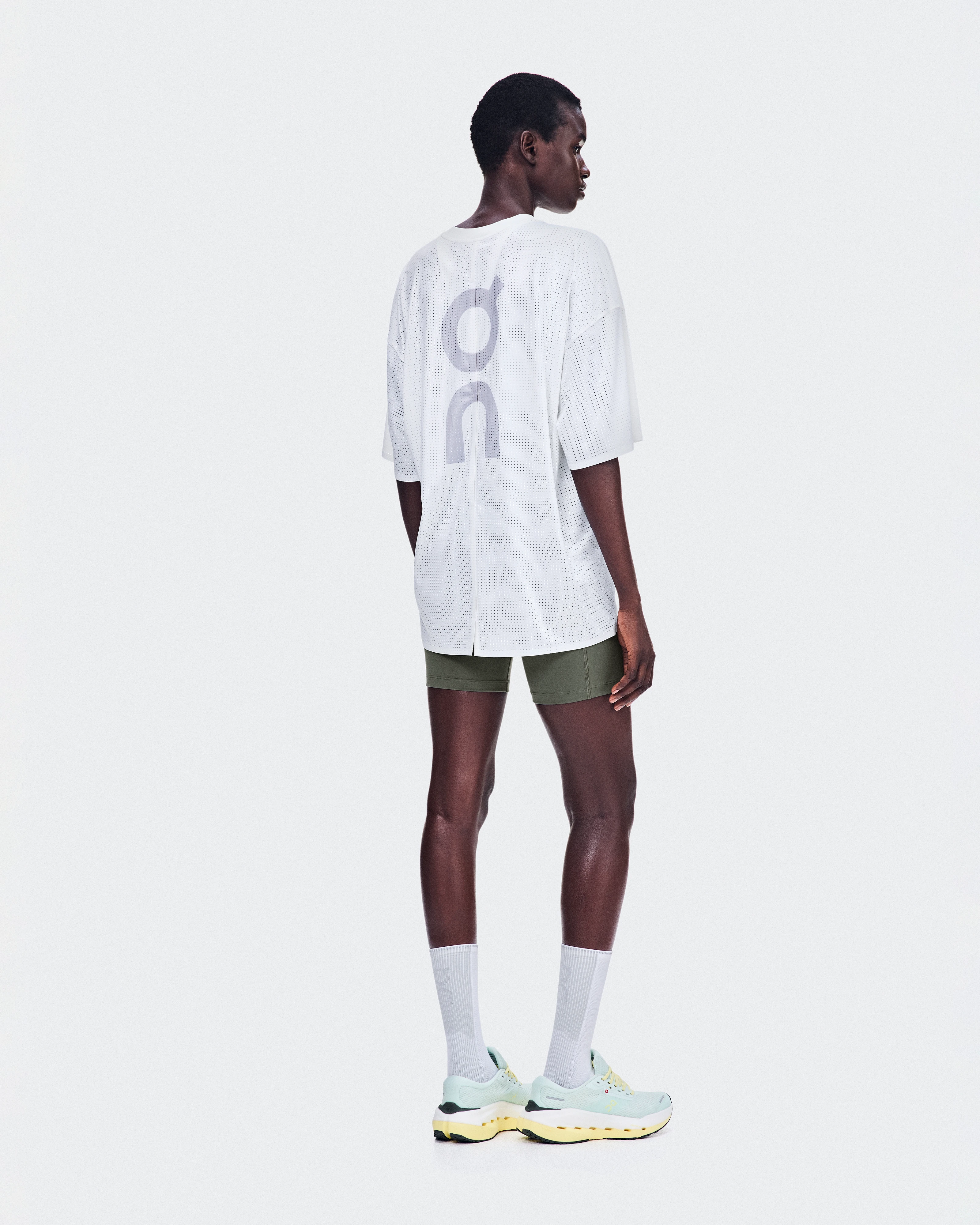 On Oversize Run-T LN1 White Unisex – Running, training Tops and t-shirts