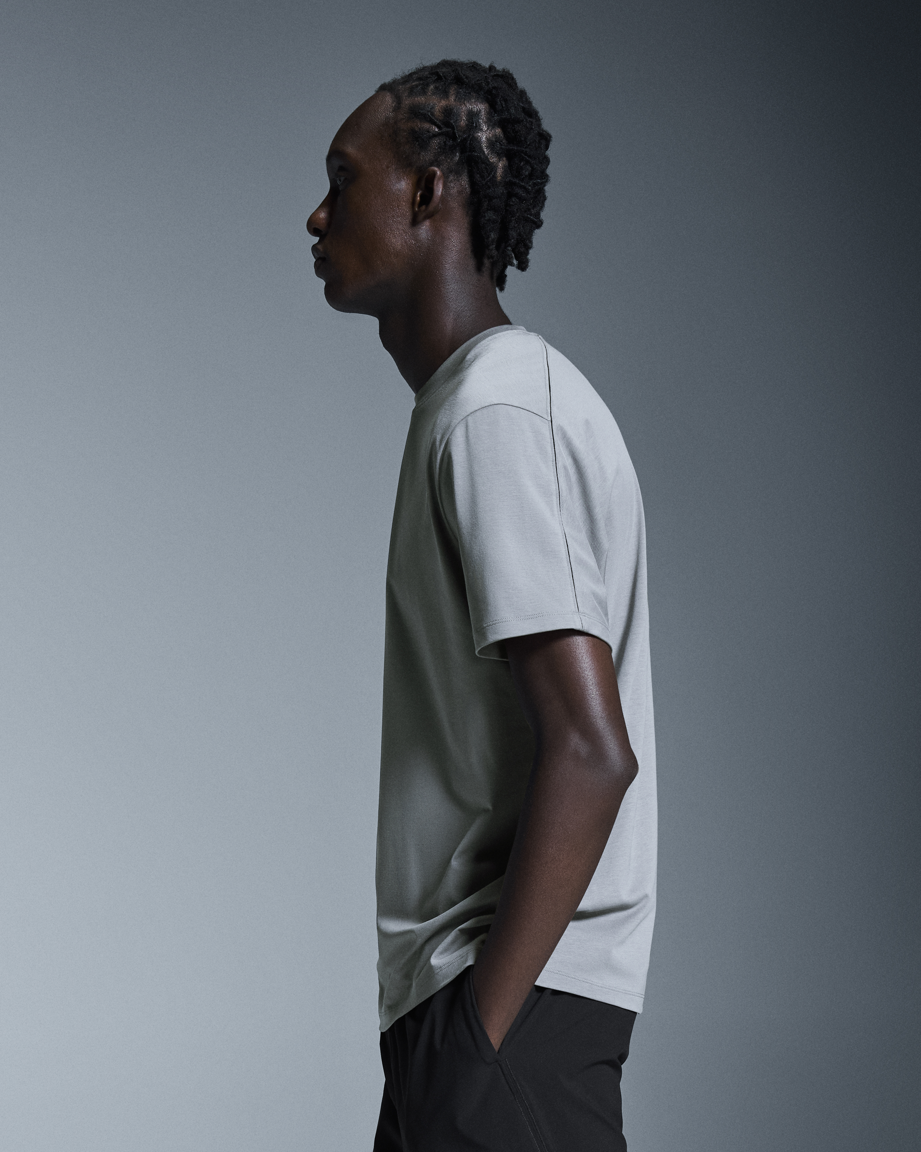 UNTRACE “focus with light” S/S Tee_A Men's Focus-T | Grey | On United States