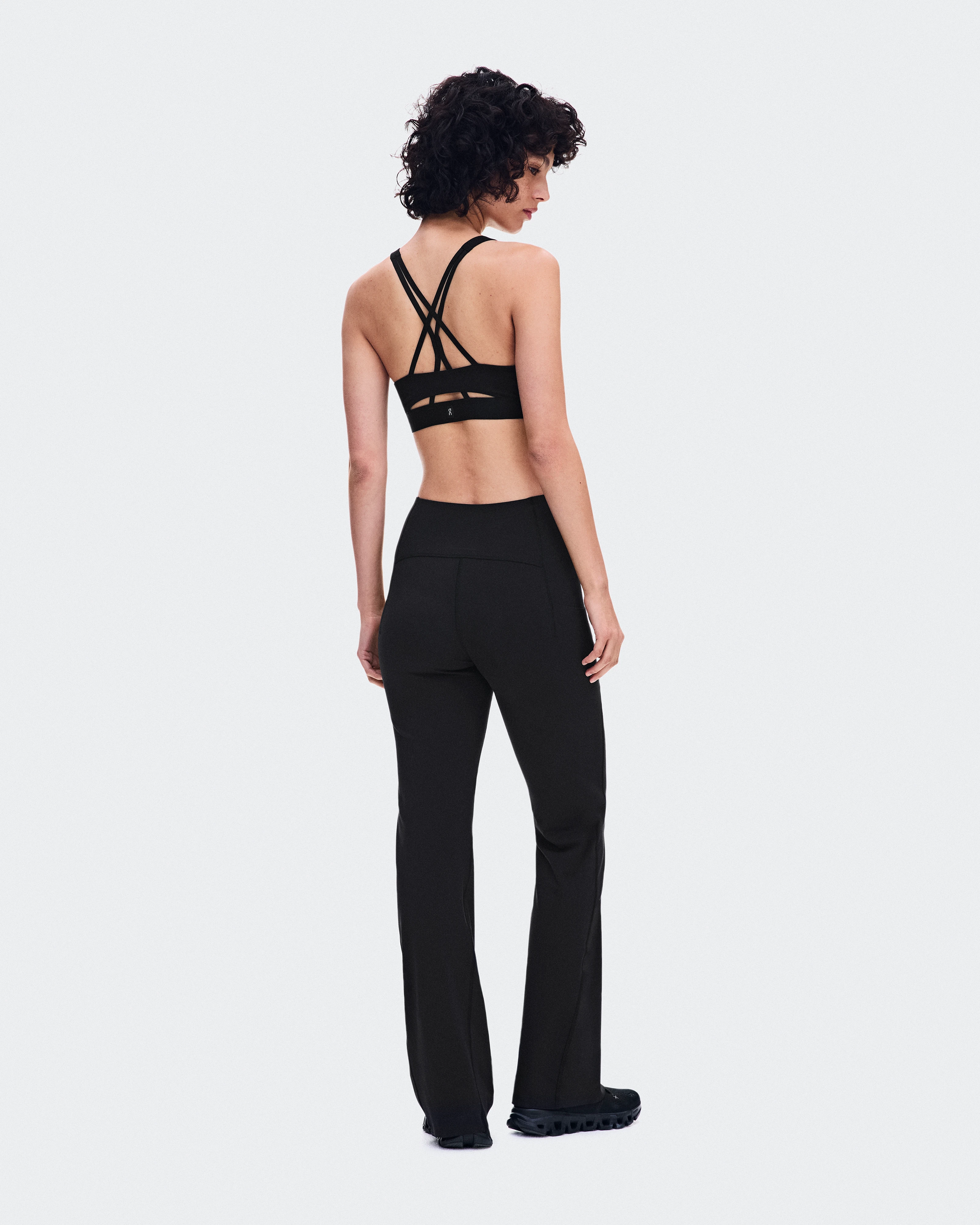 On Studio Flared Pants 30" Black Femme Pantalons