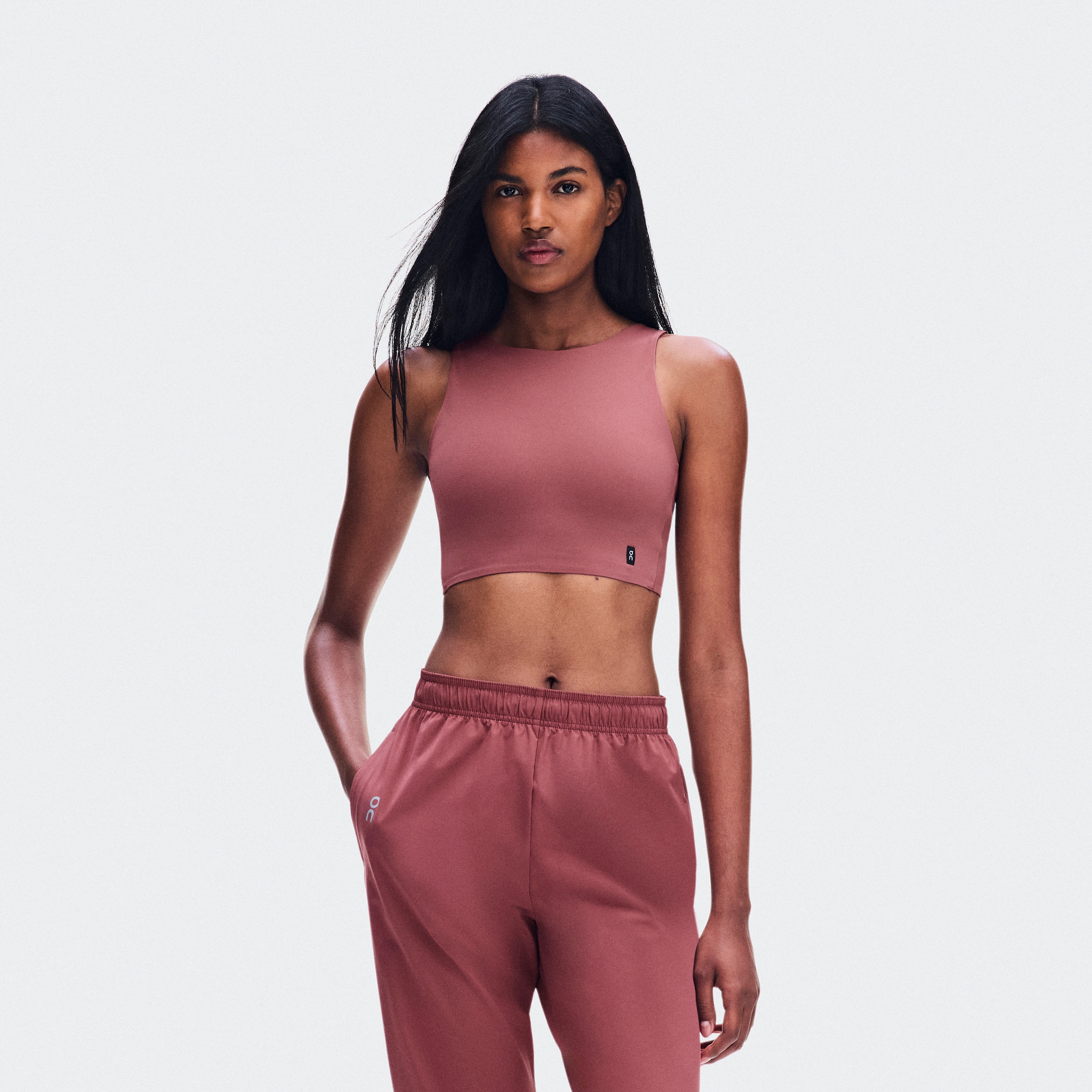 On Core 2-in-1 Crop Barberry Women – Mixed sports, versatile, added support Tops and t-shirts