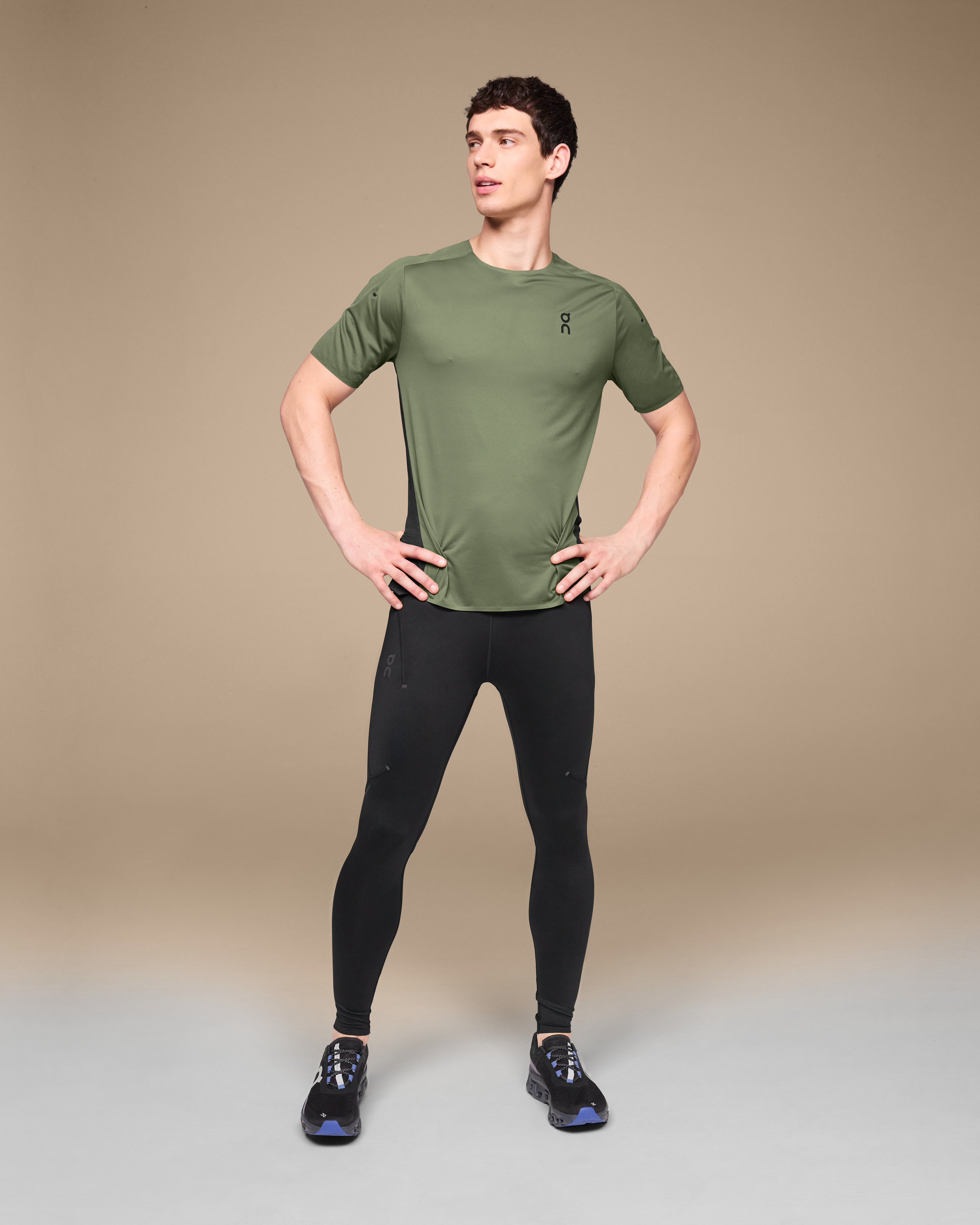 On Performance-T Taiga & Black Homme Hauts et t-shirts
