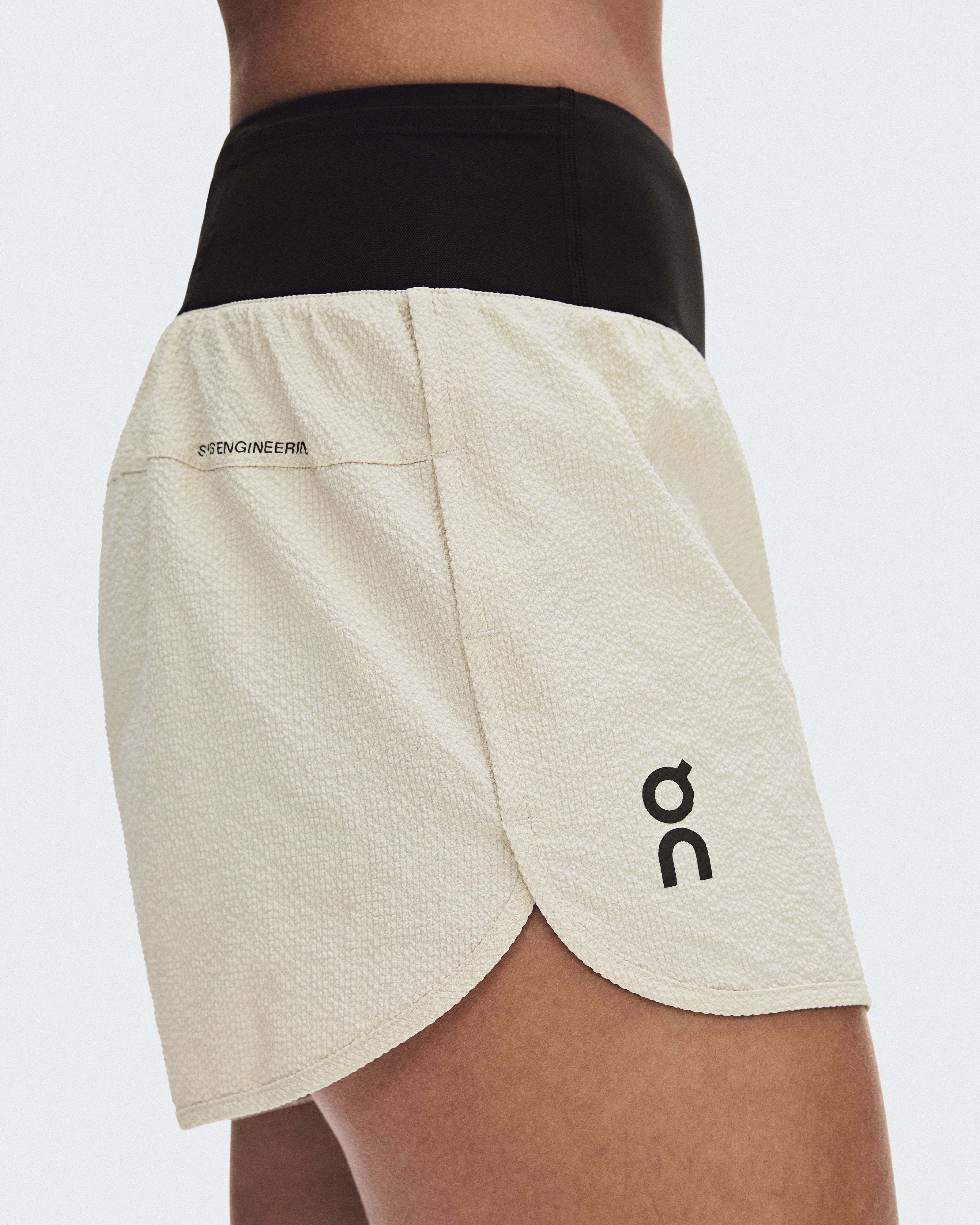 ウォーキング・ランニングウェア Performance Volt Shorts ウィメンズ Performance Volt Shorts | ブラウン | On 日本