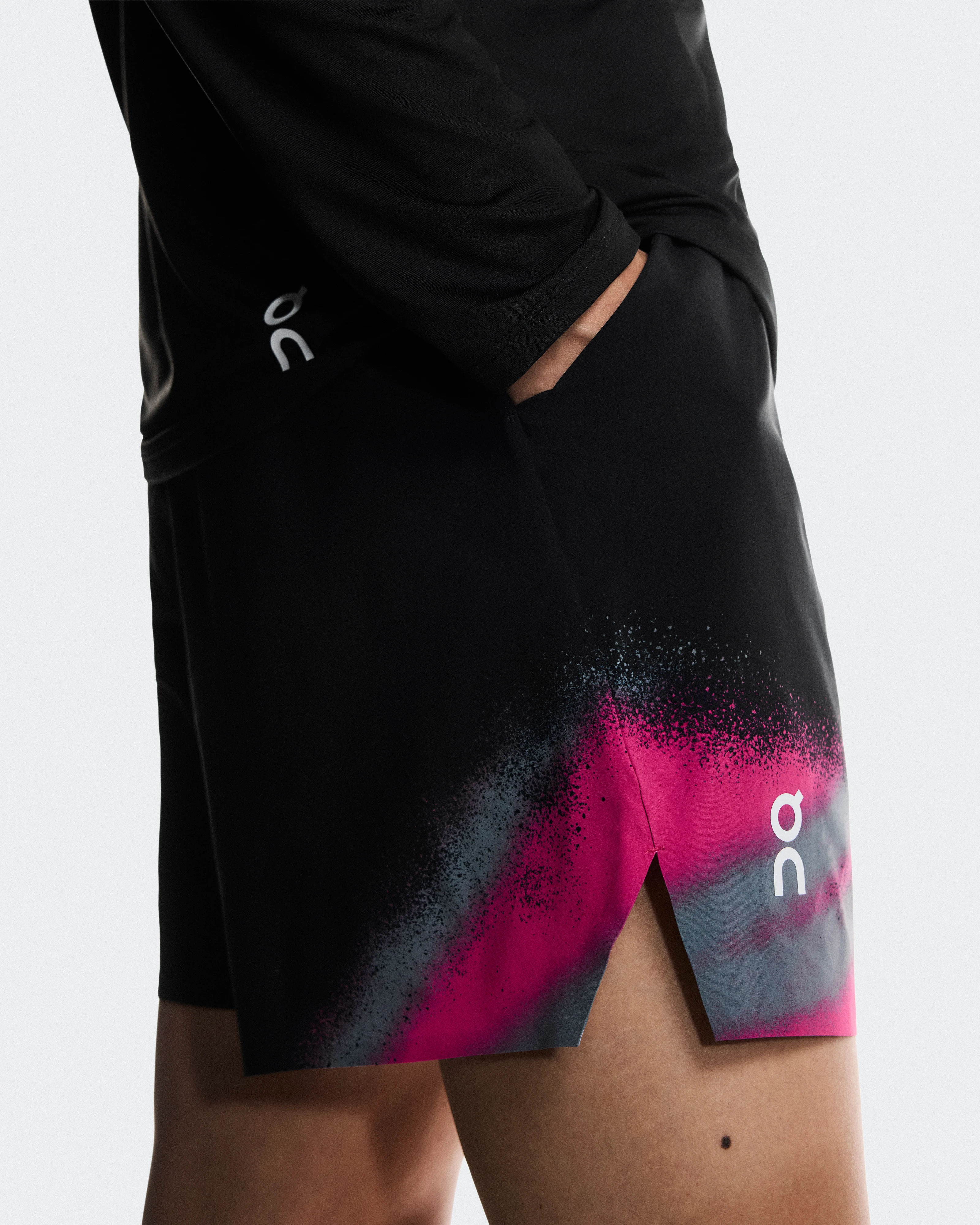 On Court Shorts Black & Rock メンズ ショートパンツ