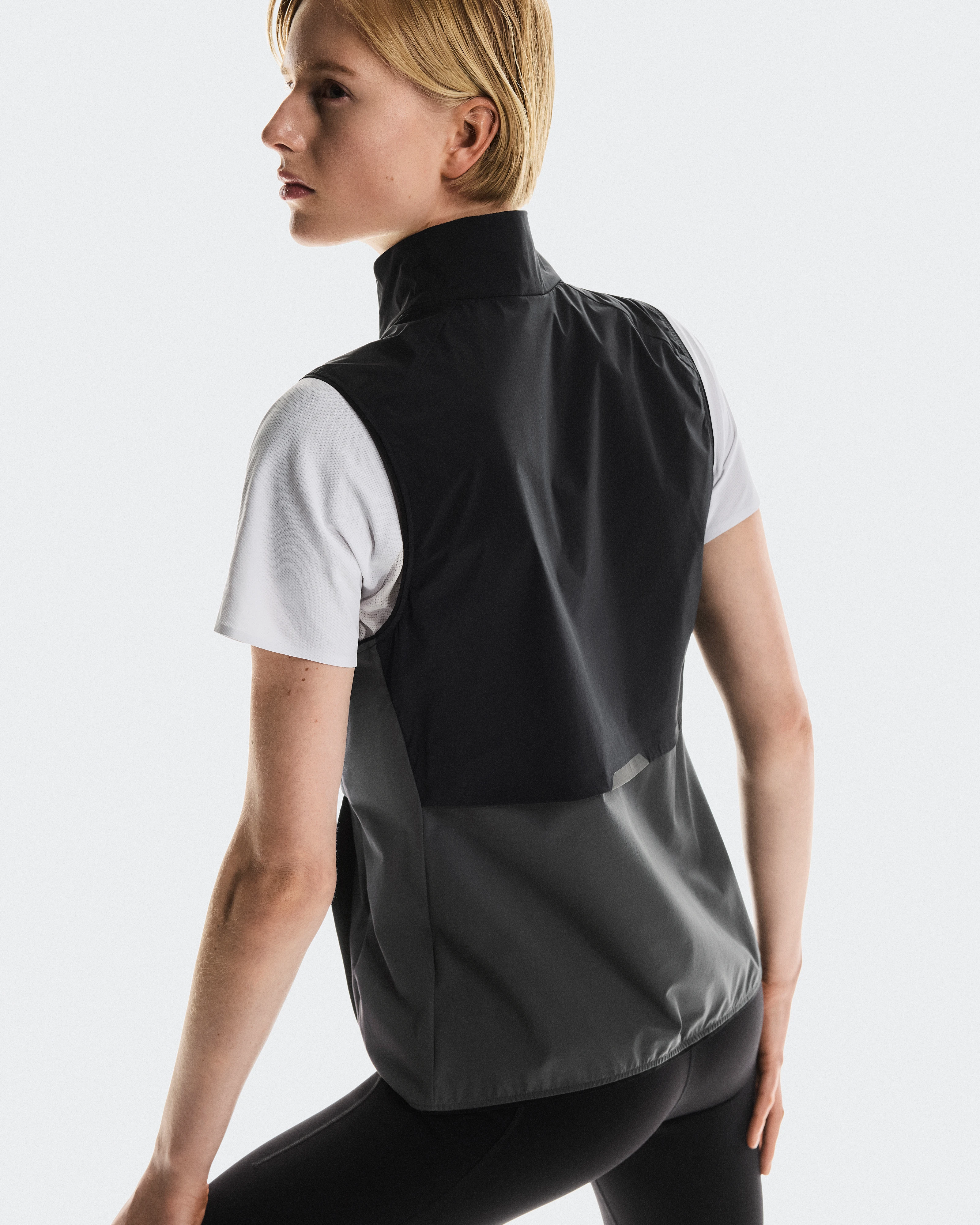On Weather Vest Black & Eclipse Women Jackets