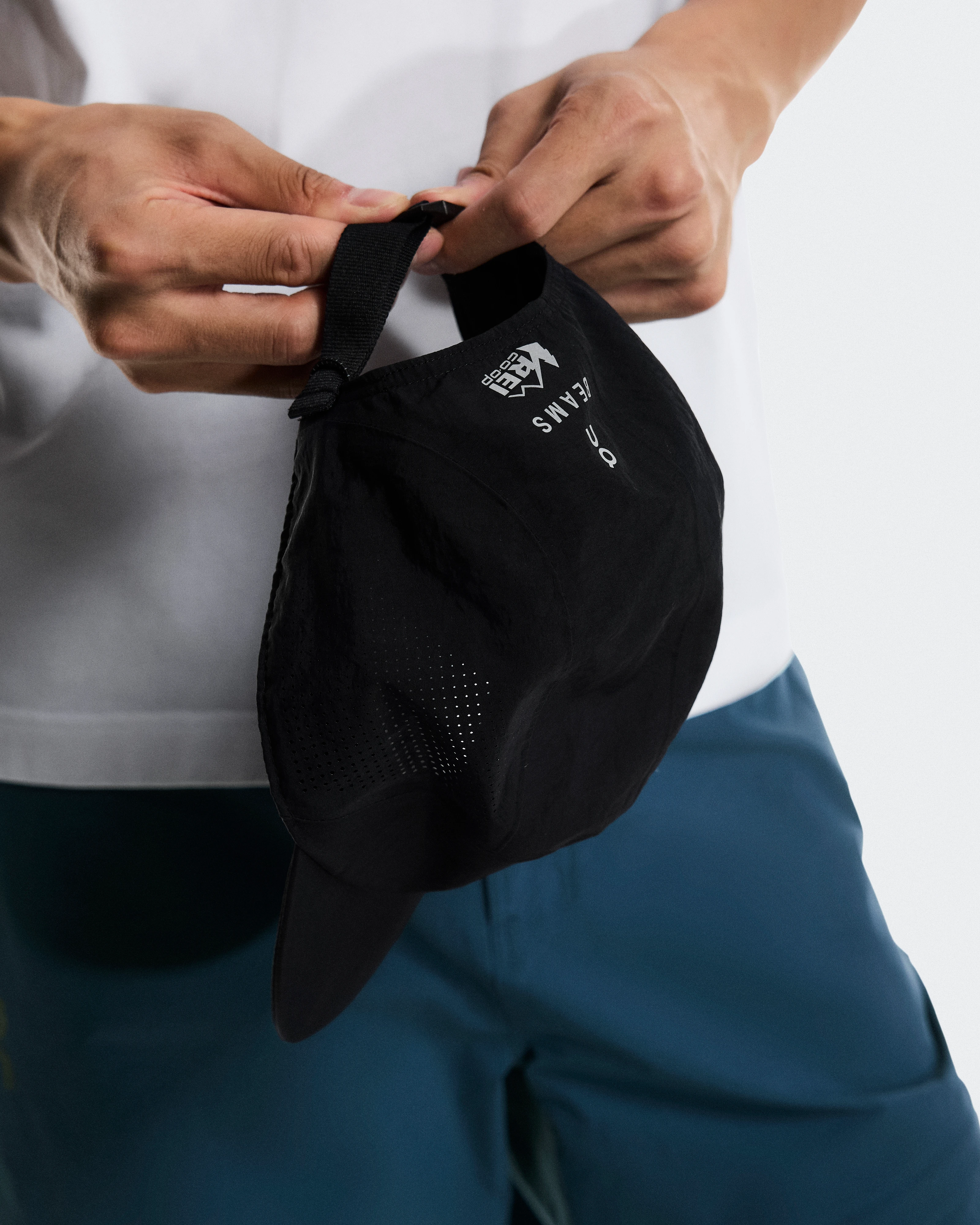 On Performance Cap BEAMS REI Black オールジェンダー ヘッドウェア