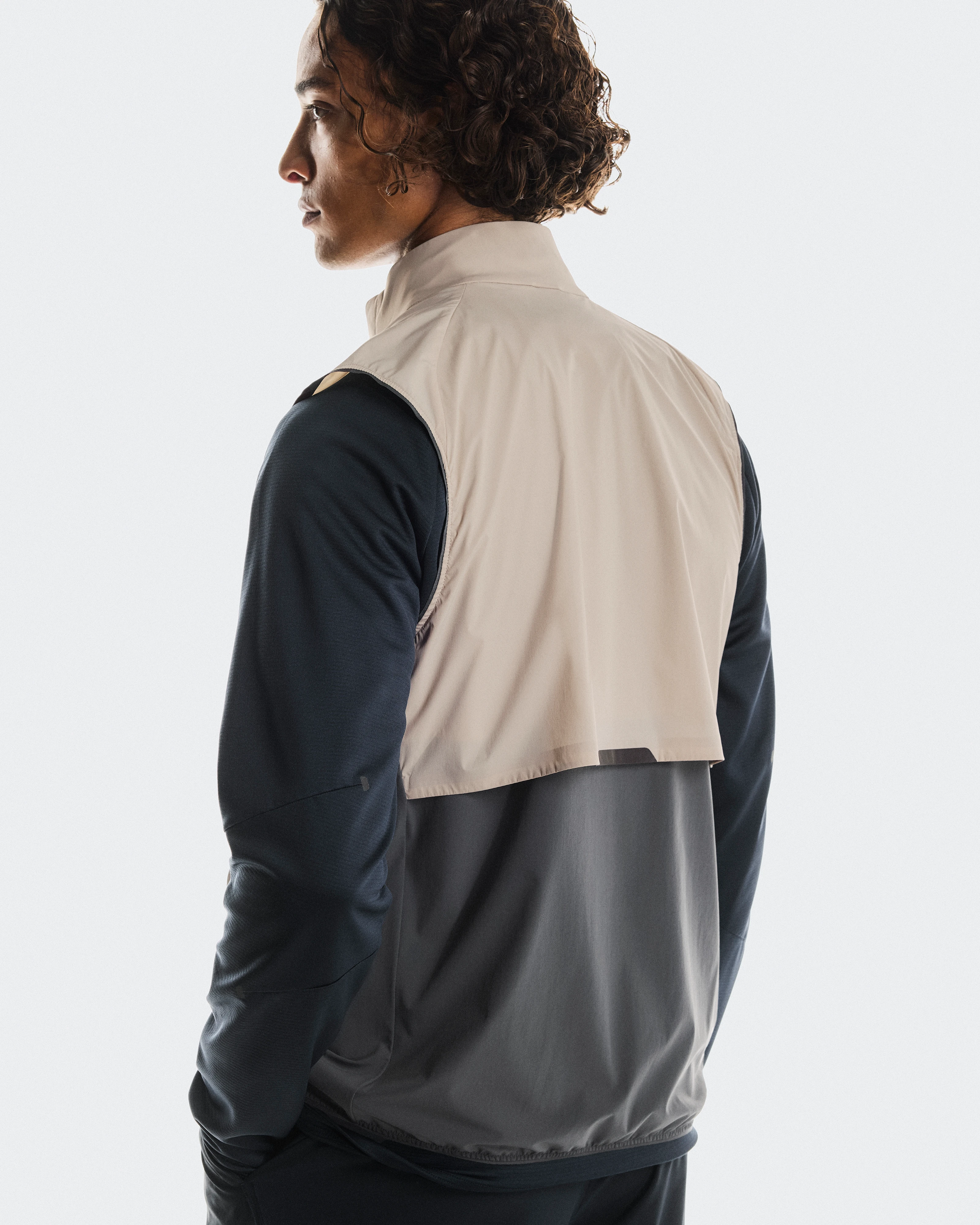 On Weather Vest Desert & Eclipse Men Jackets