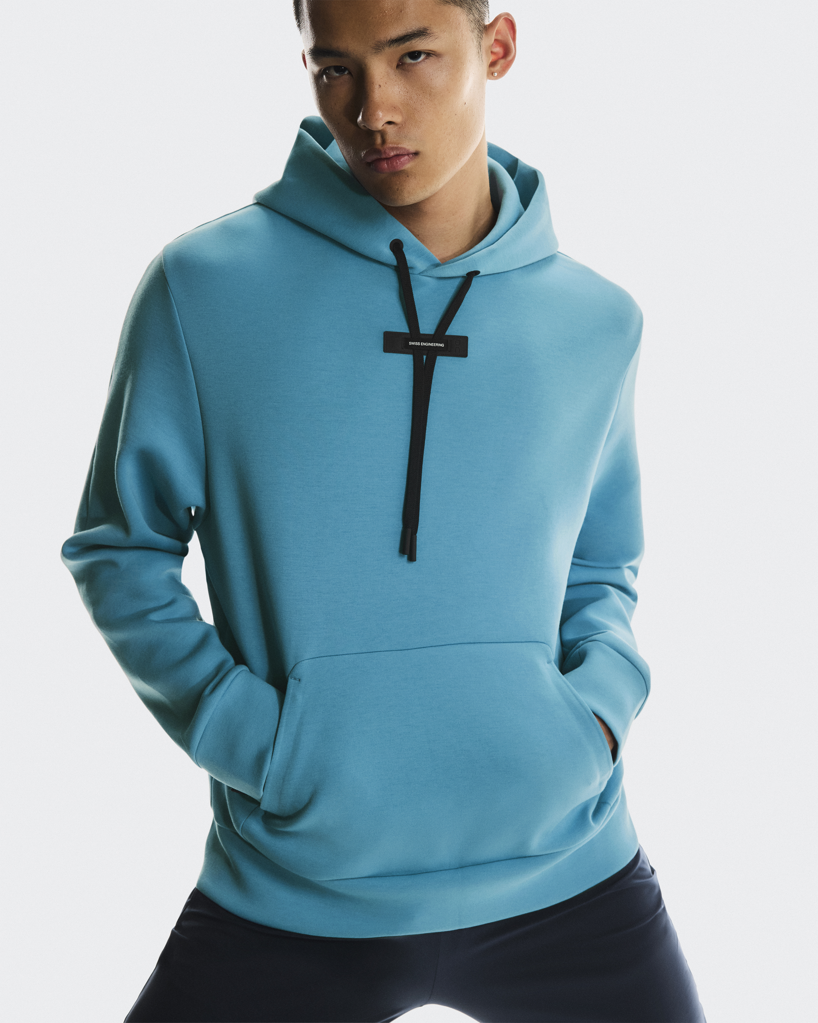 あおばくん着用 WORMHOLE HOODIED KNIT BLUE Men's Focus Tech Hoodie | Blue | On United States