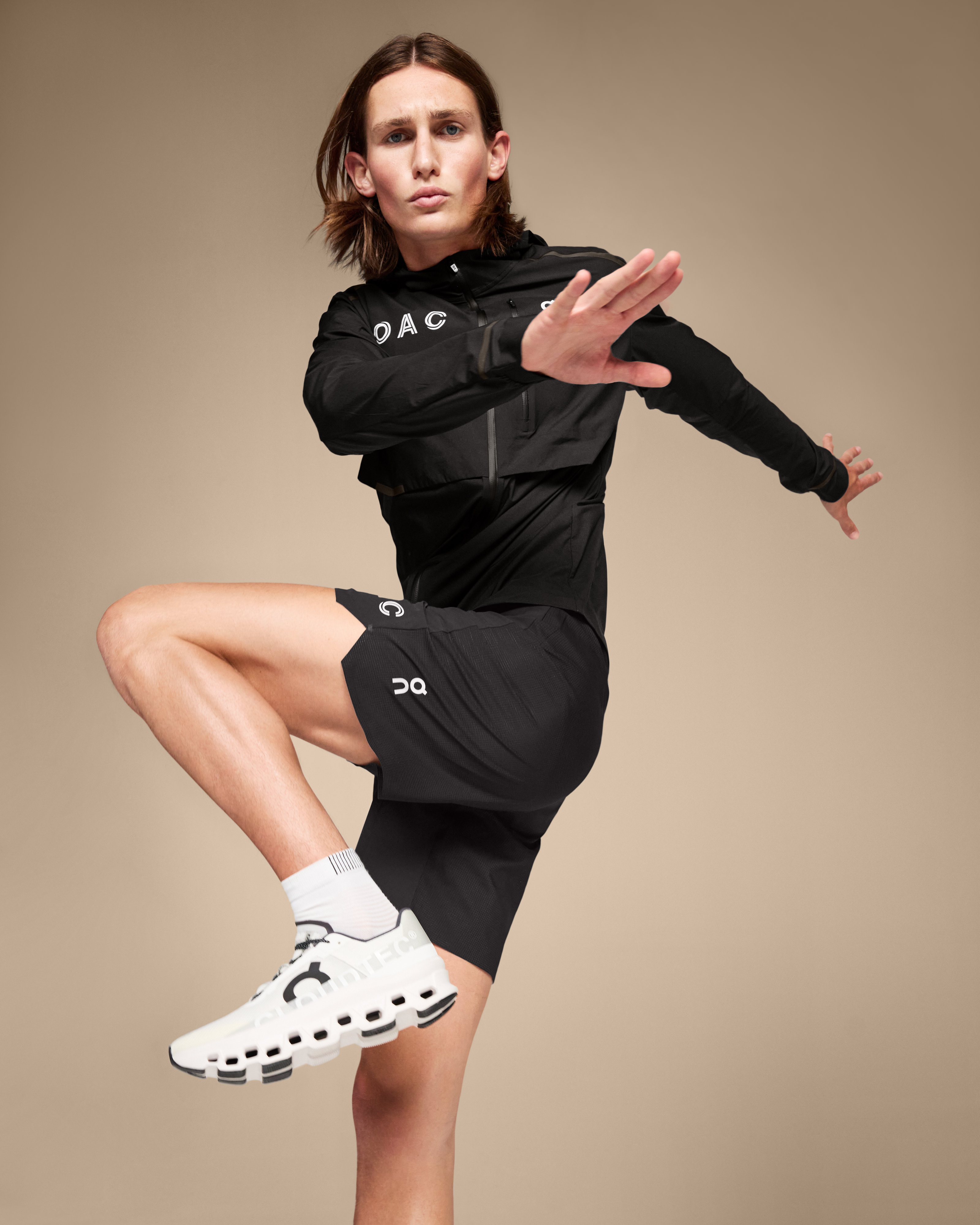 ON RUNNING OAC ブラック Mサイズ ウィンドブレーカー 新品 OAC On ON