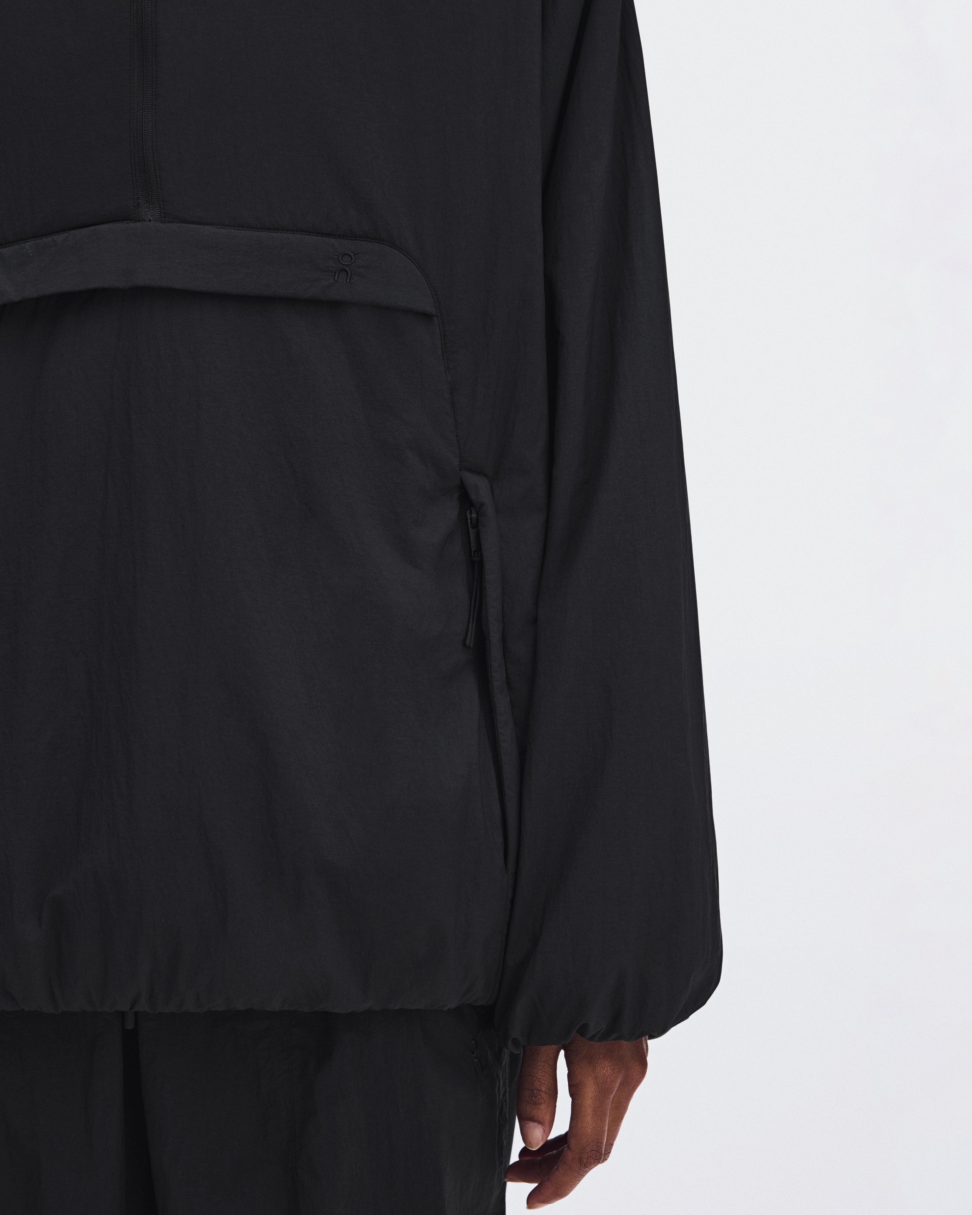 ウィメンズ Insulated Half-Zip Anorak | ブラック | On 日本