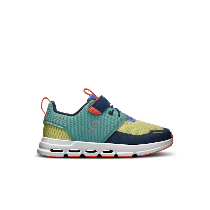 On Cloud Play Lifestyle Shoe in Green/Acacia, Size: 31.5, Recycled Polyester ️