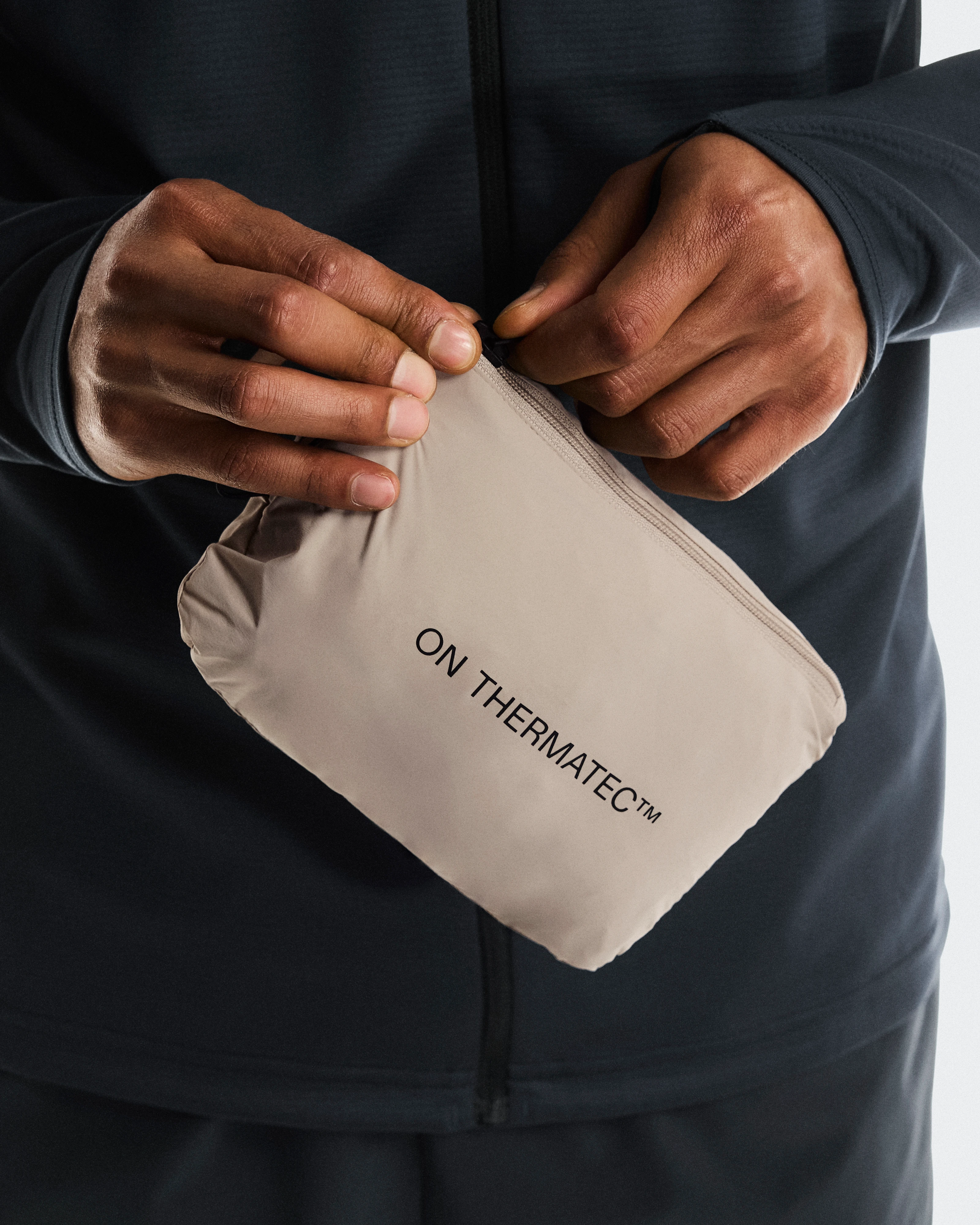 On Weather Vest Desert & Eclipse Men Jackets