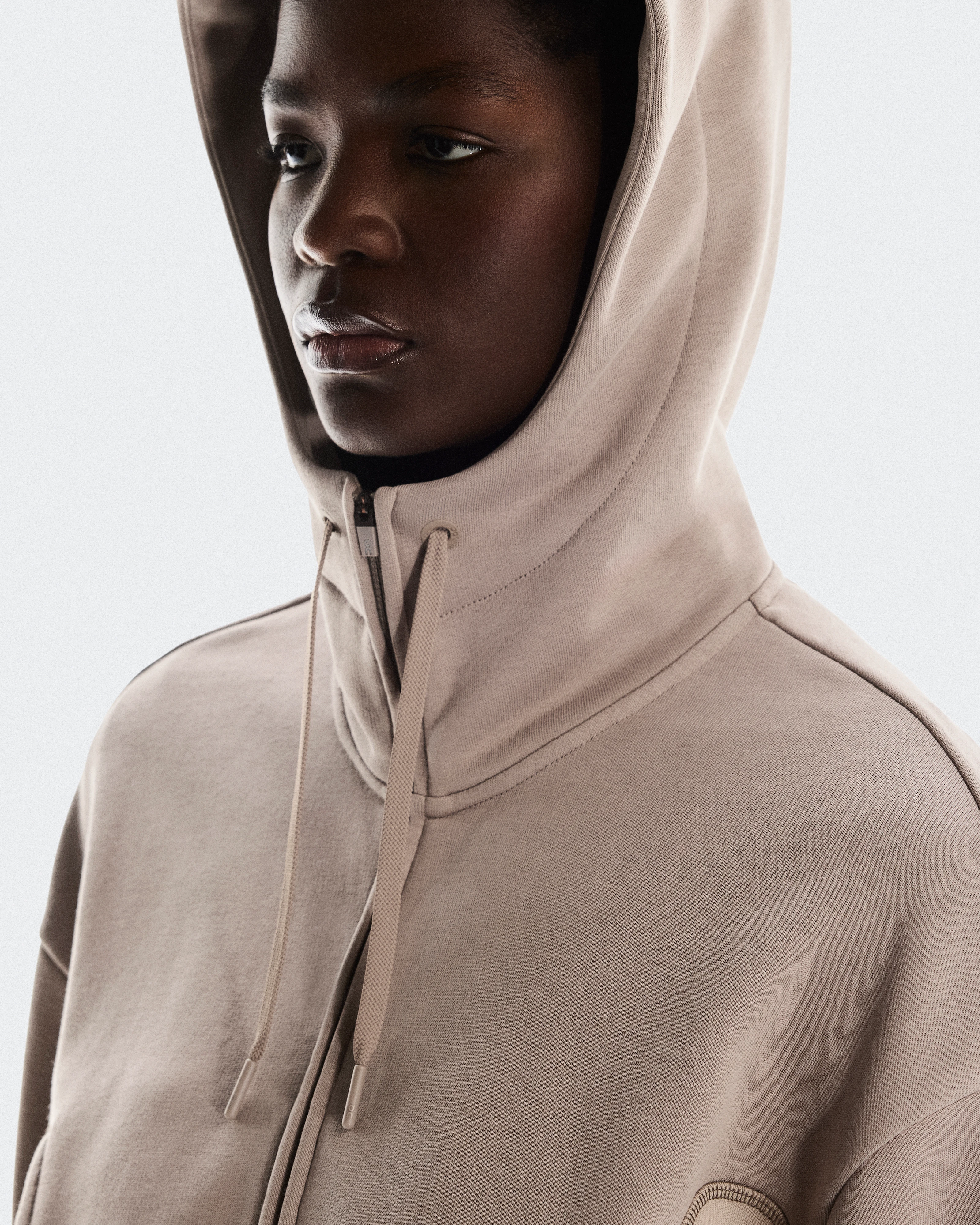 On CLUB CROPPED HOODIE FKA Cinder & Desert Damen Hoodies & Sweatshirts