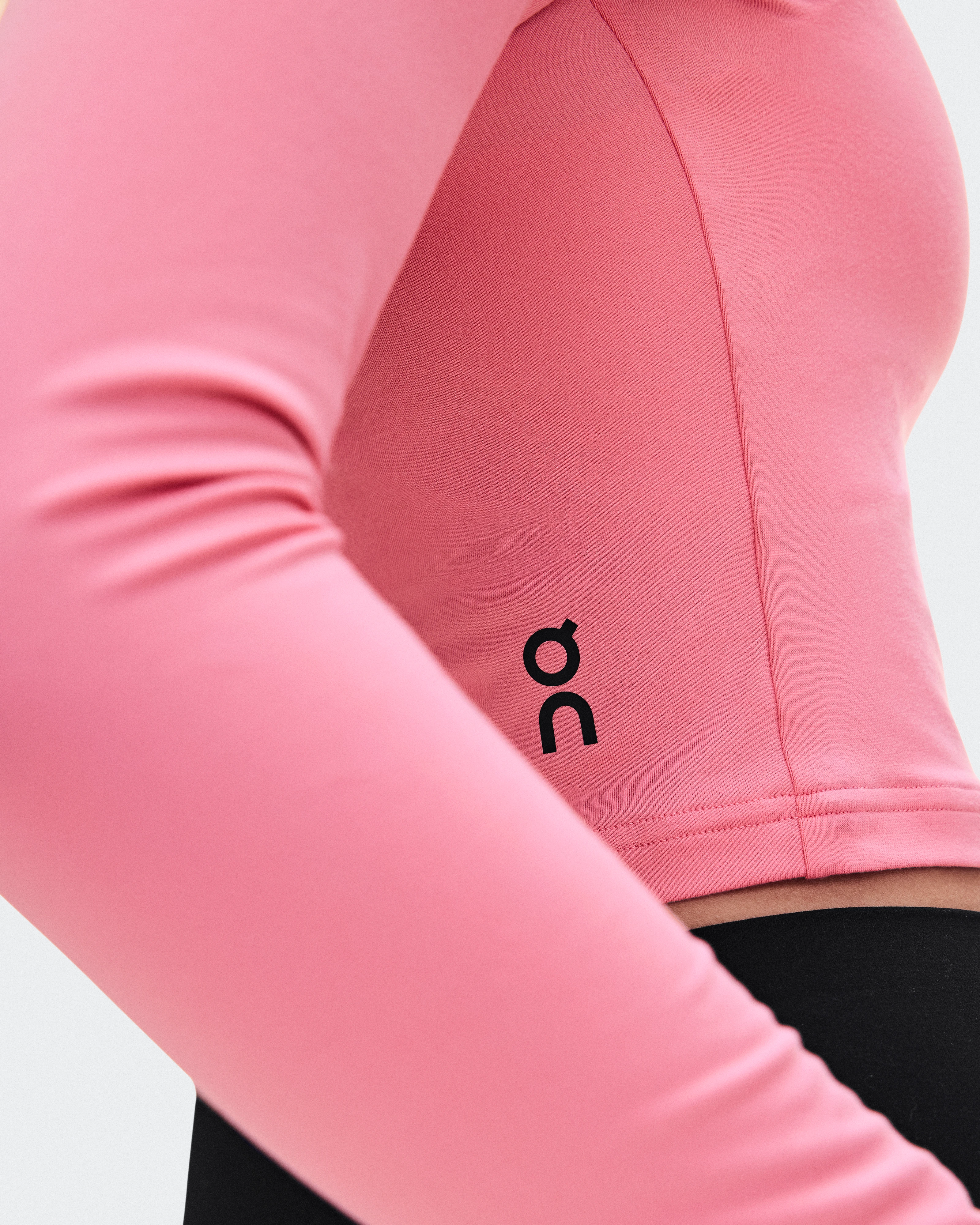 On Studio Long-T Crop Magnolia Women Tops and t-shirts