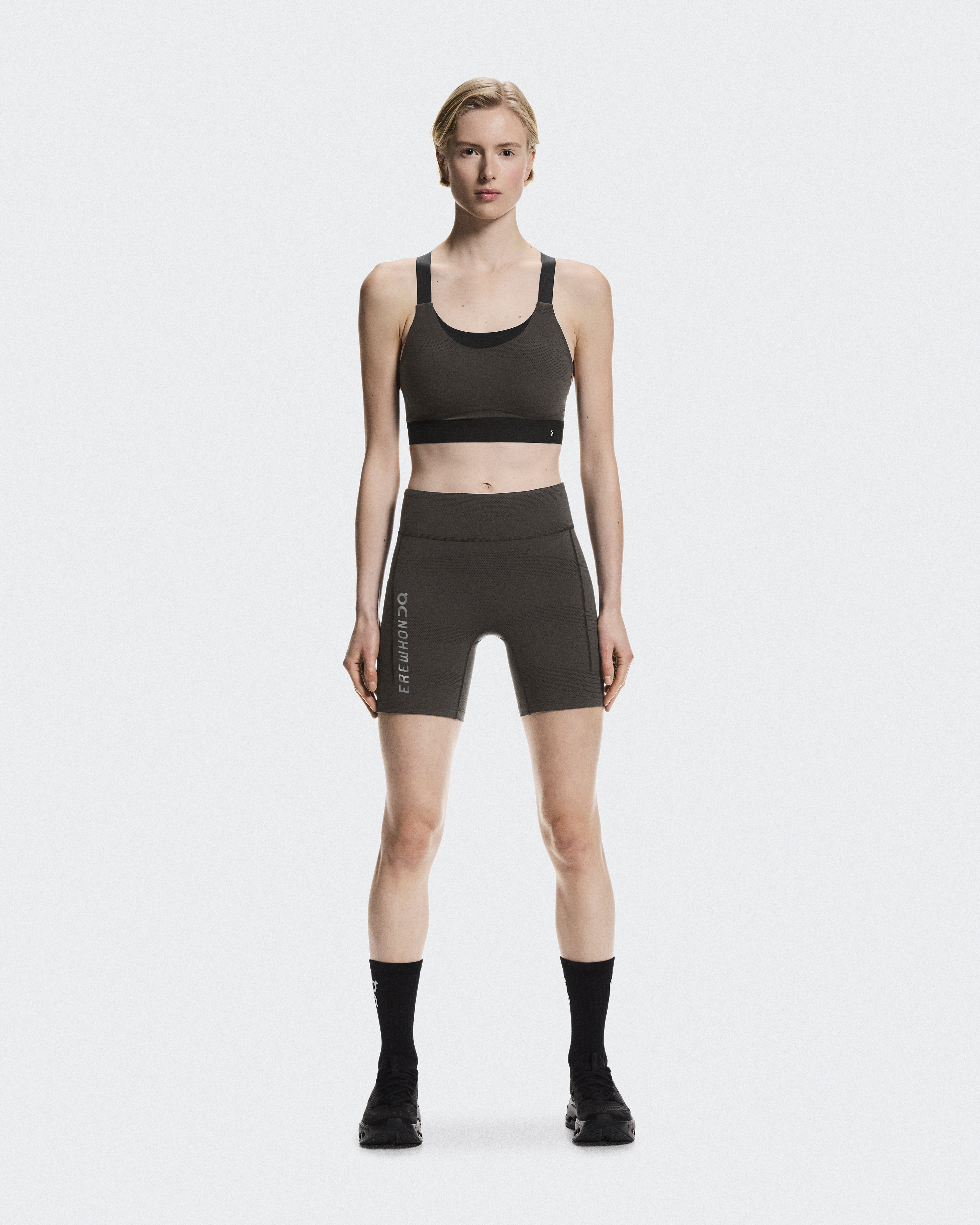 ウィメンズ Short Tights Erewhon | ブラウン & ブラック | On 日本