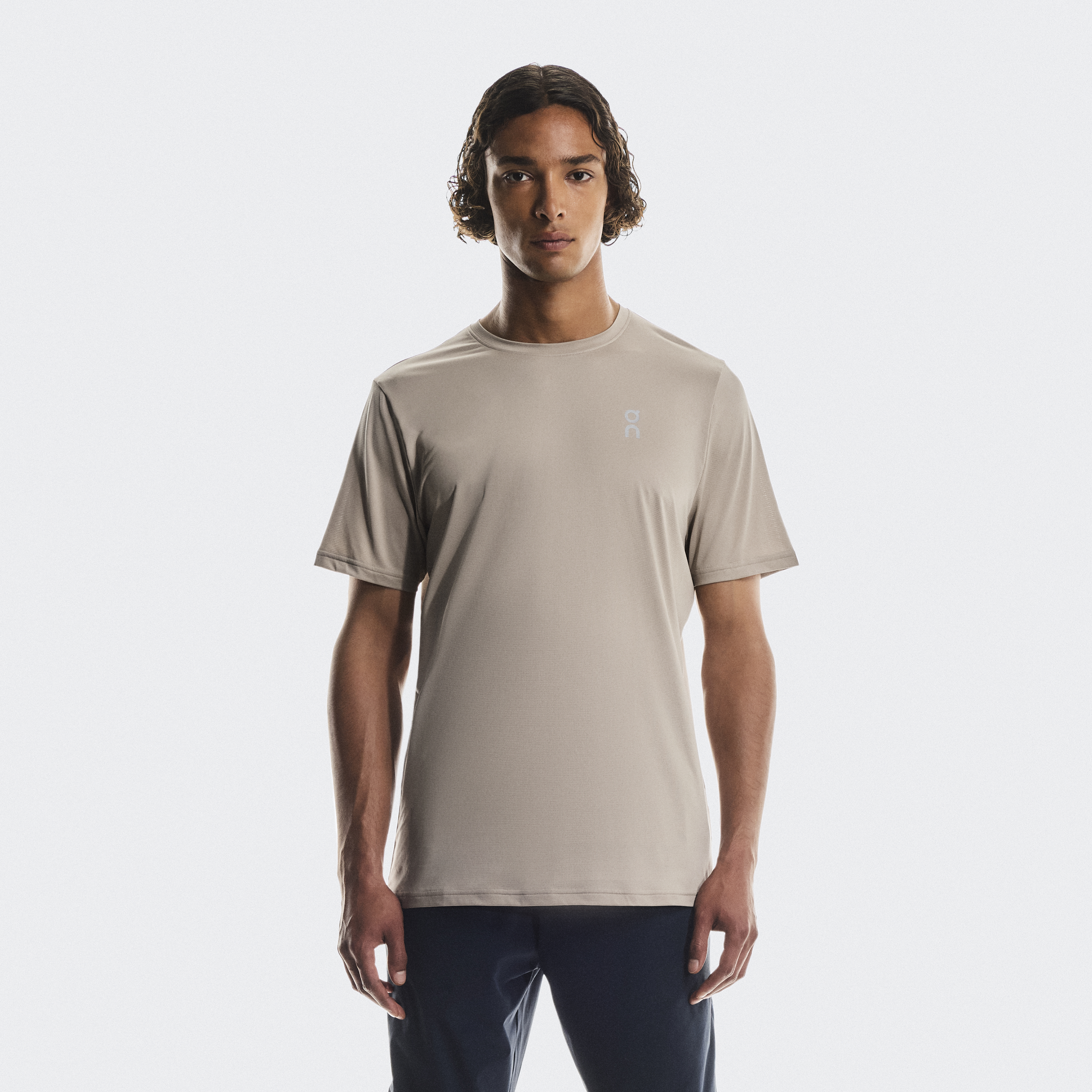 On ランニングTシャツ　ホワイトxs イエロー s 半袖Tシャツ 2枚セット On ランニングTシャツ ホワイトxs イエロー s 半袖Tシャツ 2枚