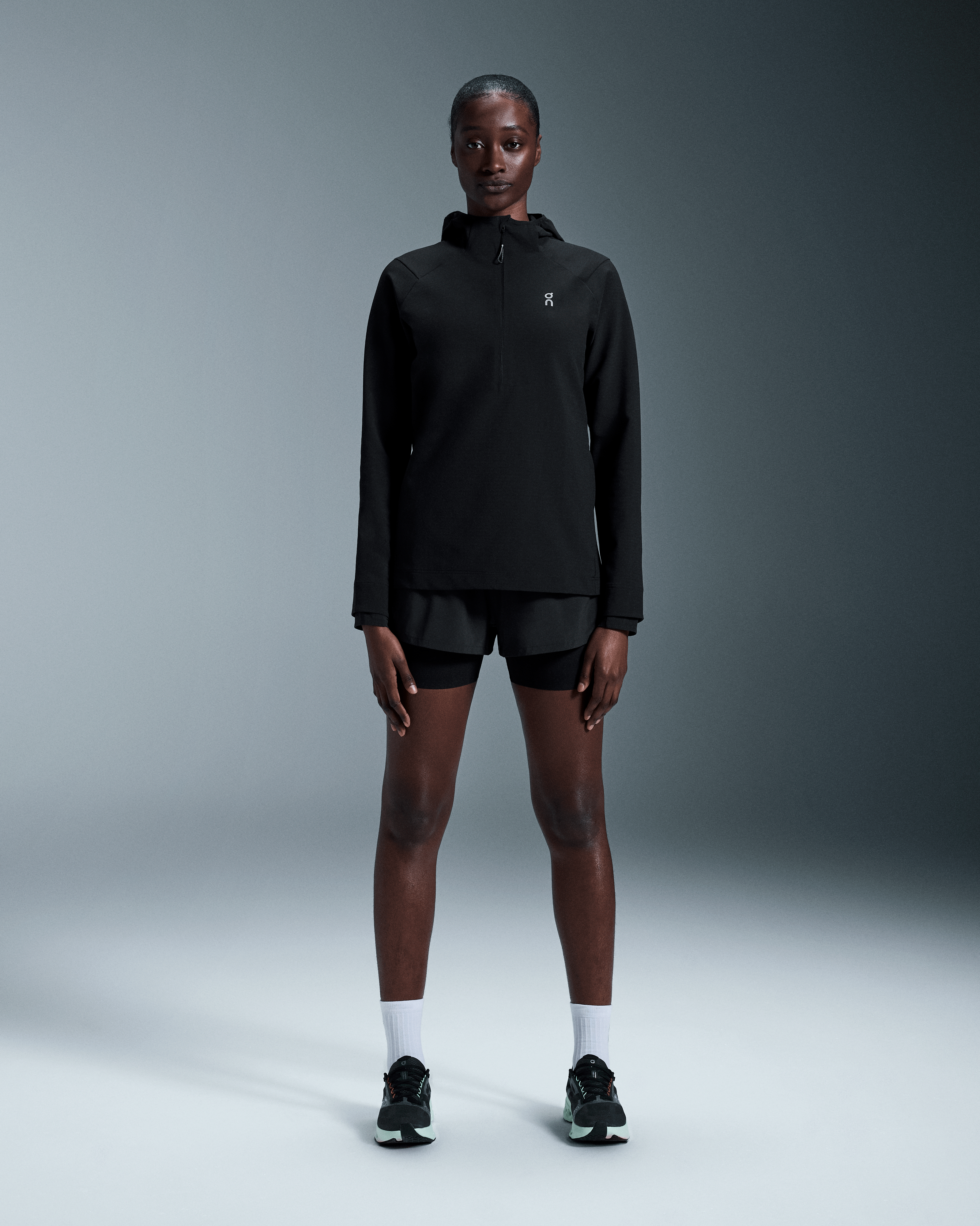 ウィメンズ Pace Hoodie | ブラック | On 日本