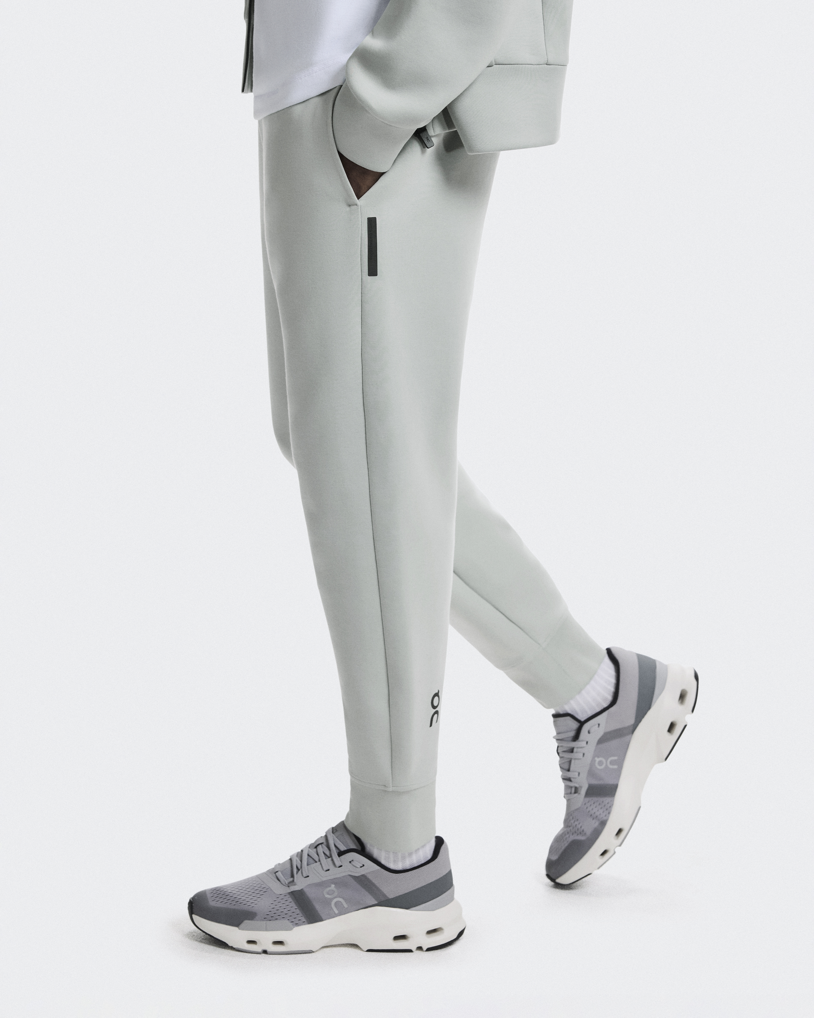 Men's Focus Tech Sweatpants | Green | On United States