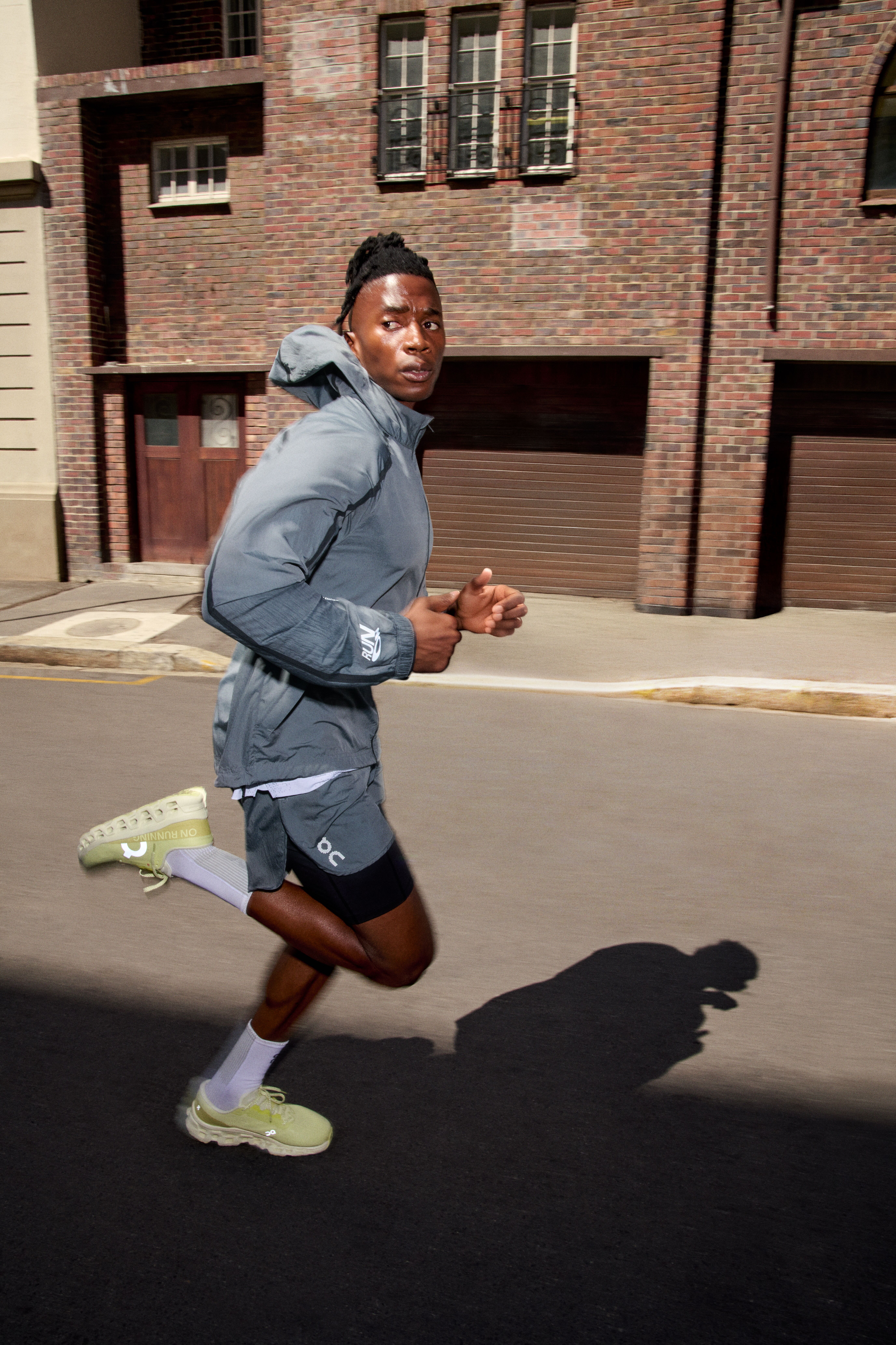 on Running Pants & Jaket 上下 The Daily Run Set: Men's Running Styles | On Japan