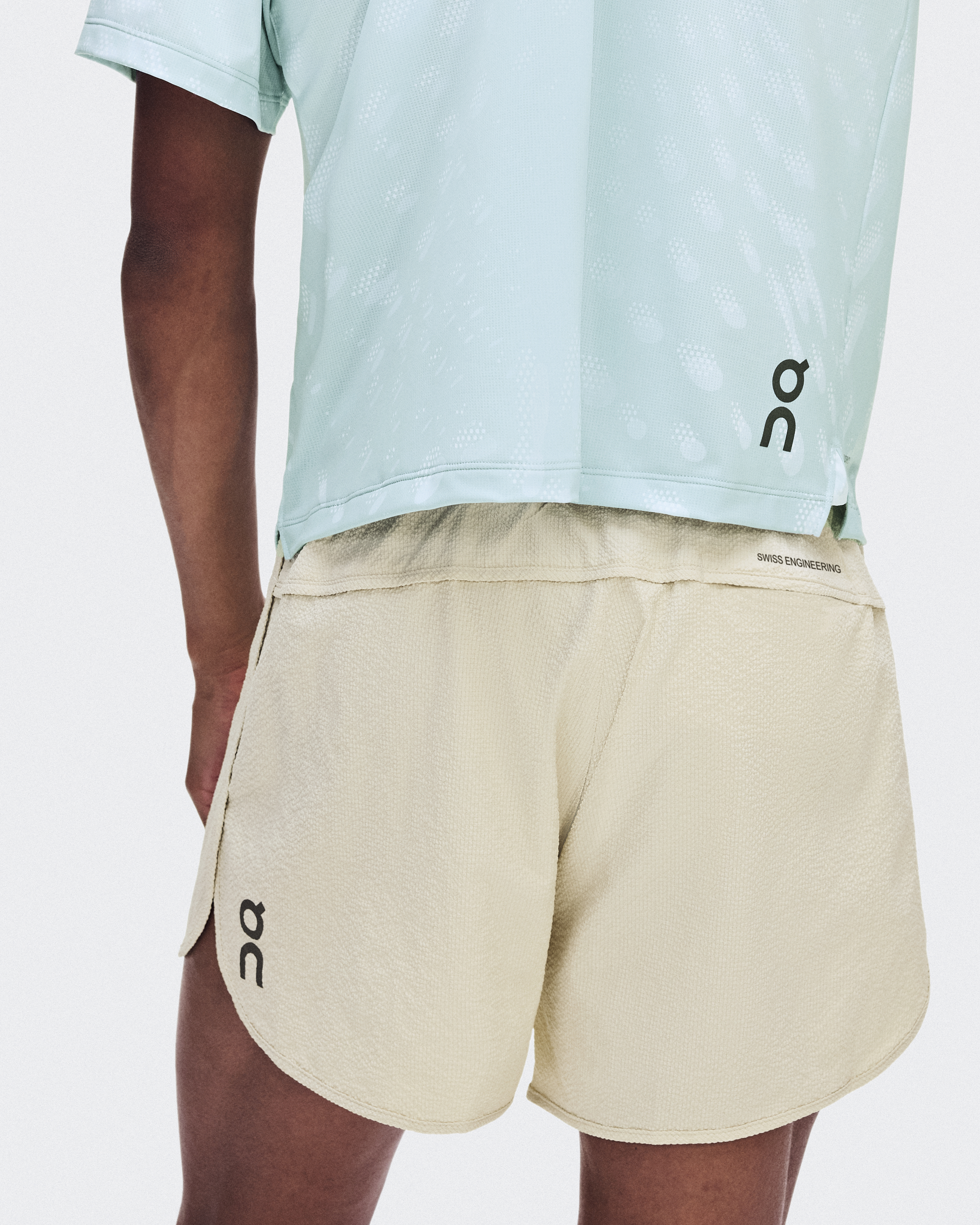 メンズ Performance Volt Shorts | Hare | On 日本