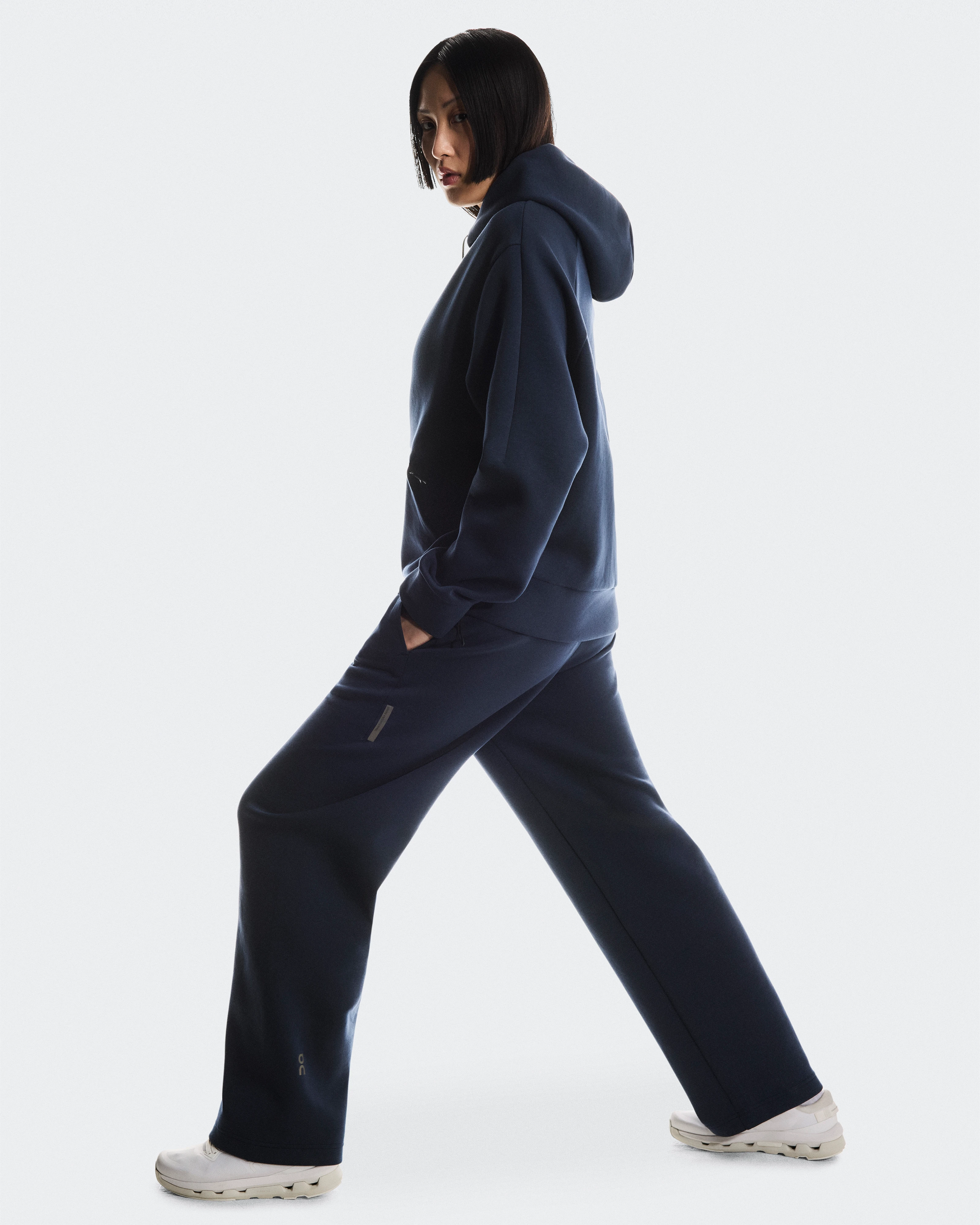 On Focus Tech Sweatpants Navy Women Pants