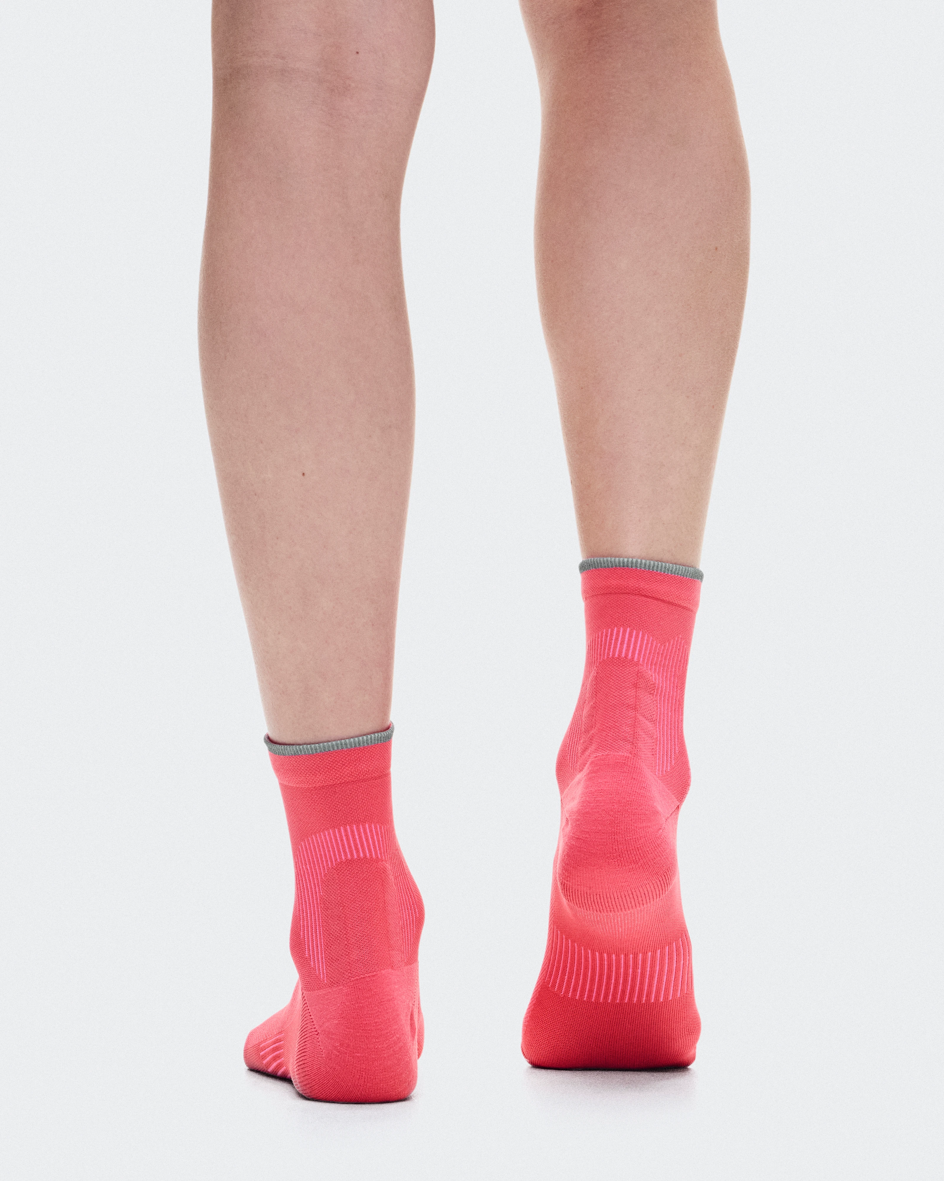 On Elite Run Sock Mid Camellia & Azalea Unisex Calzini