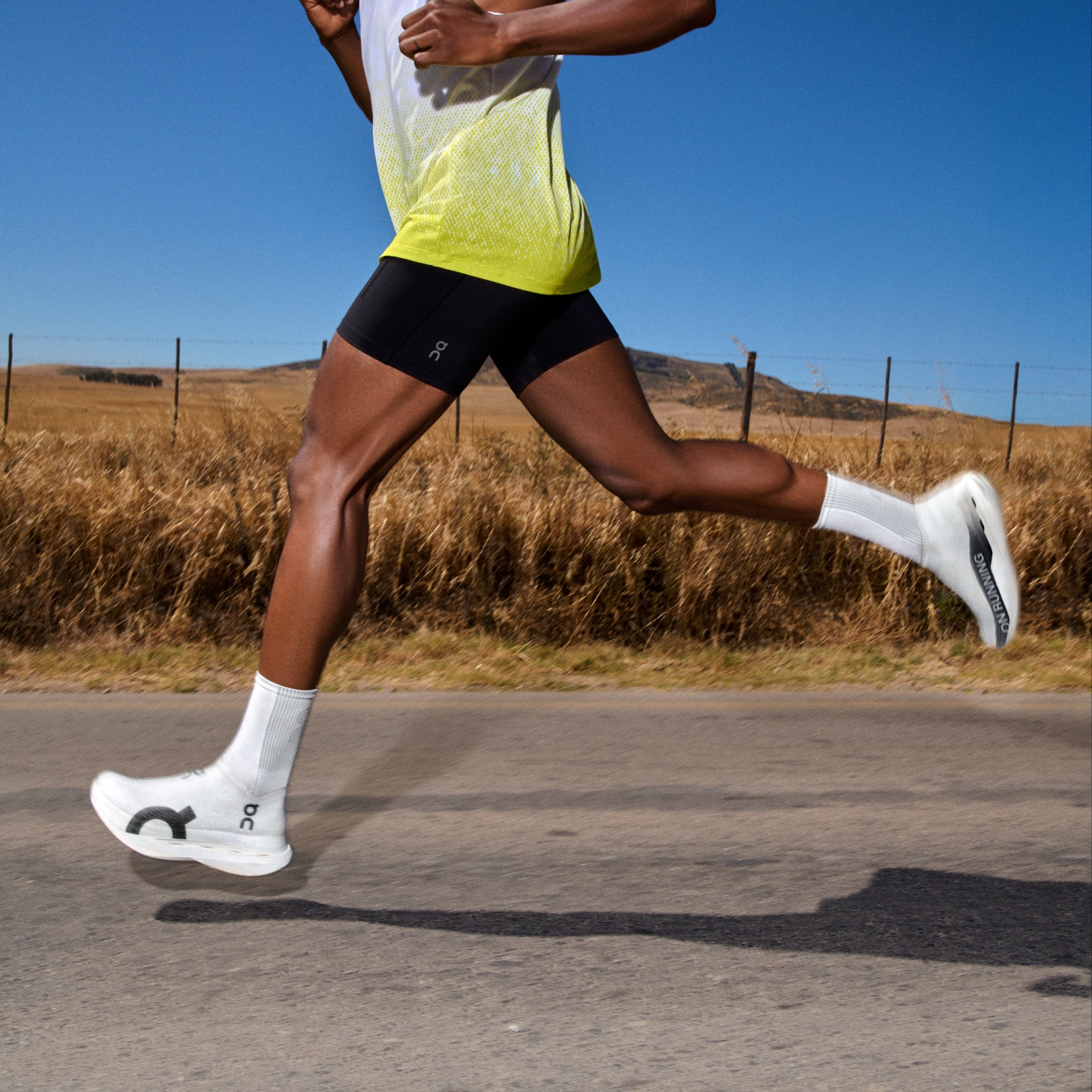 長袖ランニングシャツ | 高機能トップス | On 日本