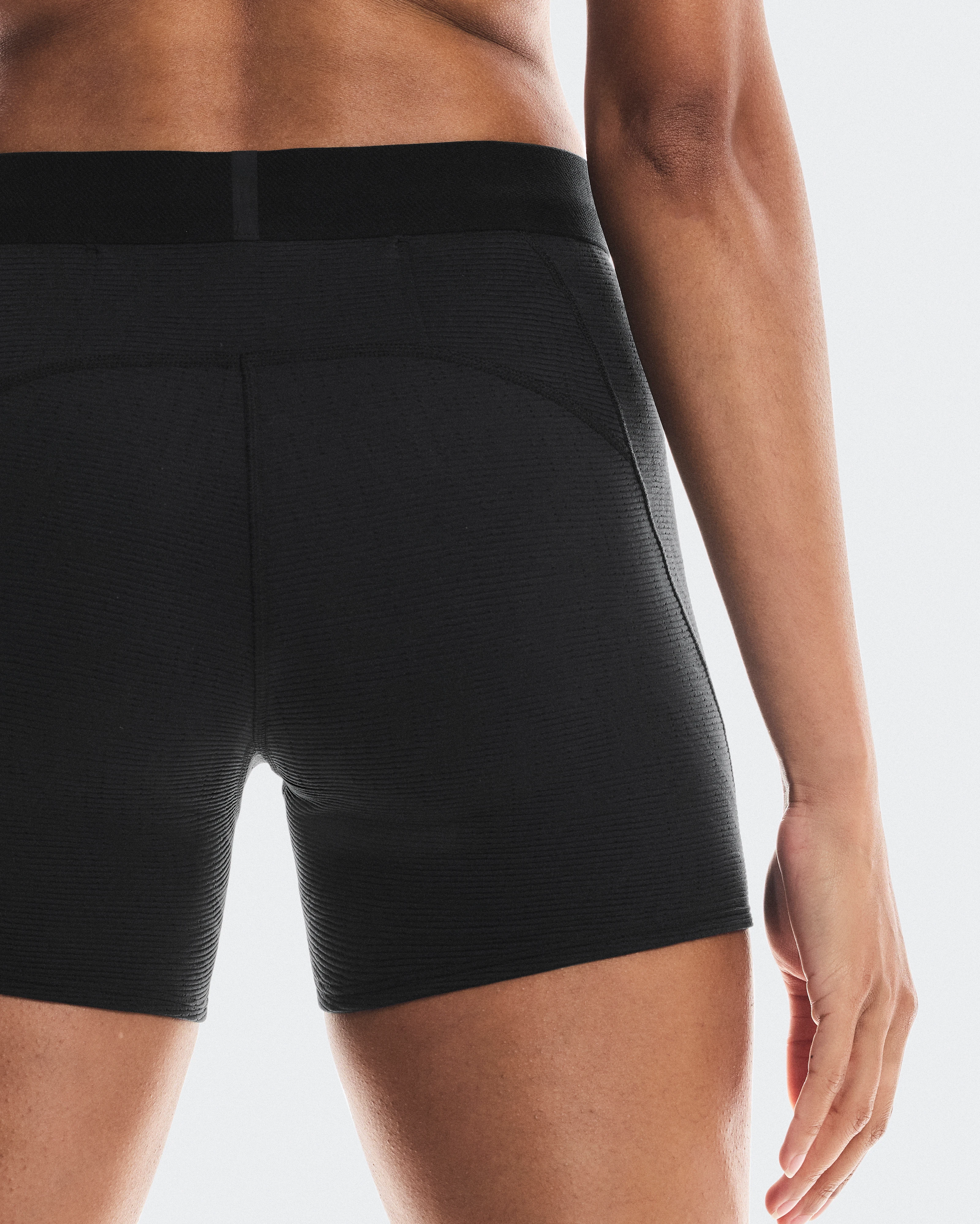 On Pace Tights Short Black Women Tights