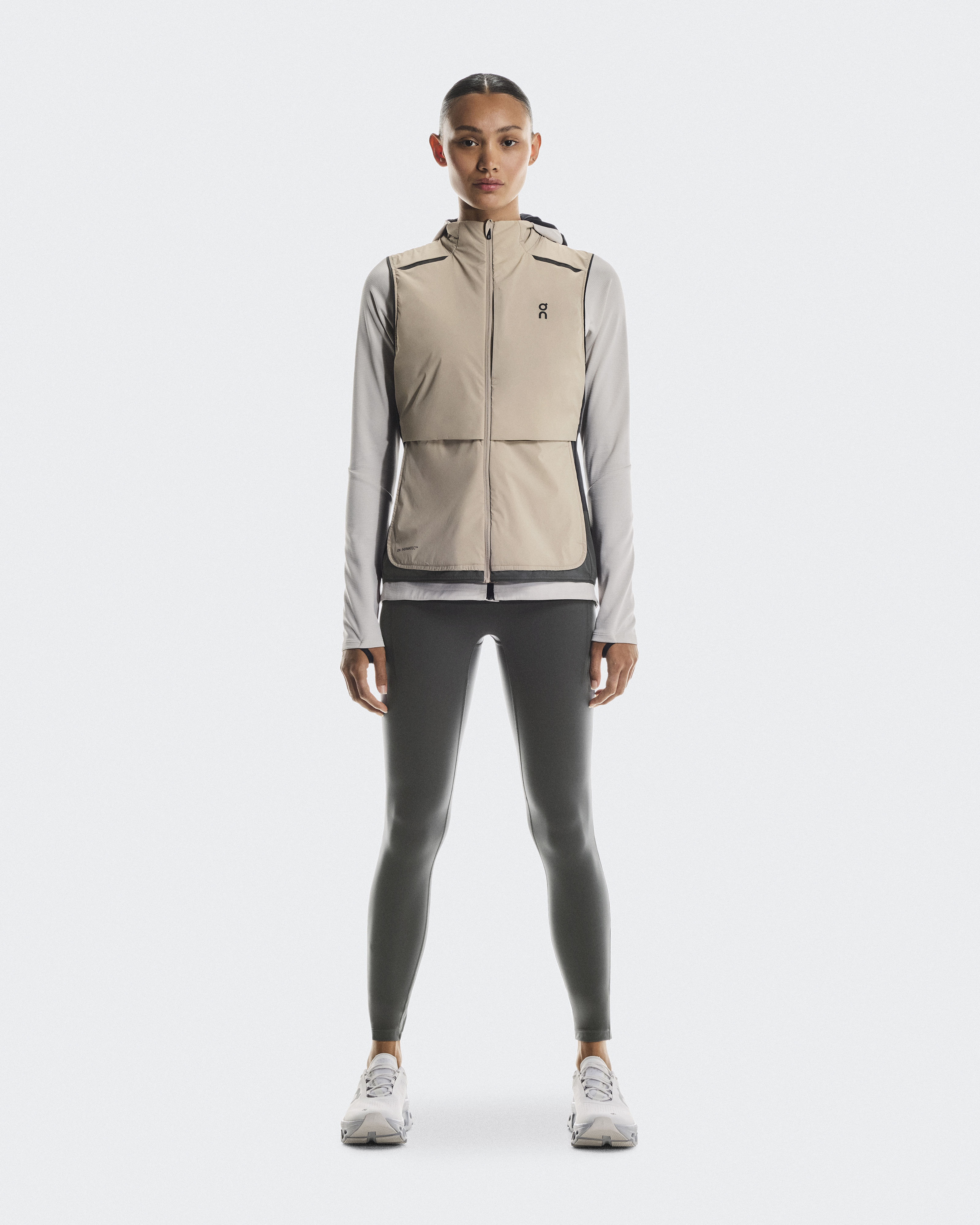 On Women's Weather Vest in Desert/Eclipse, Size: XS, Polyamide Mesh Polyester