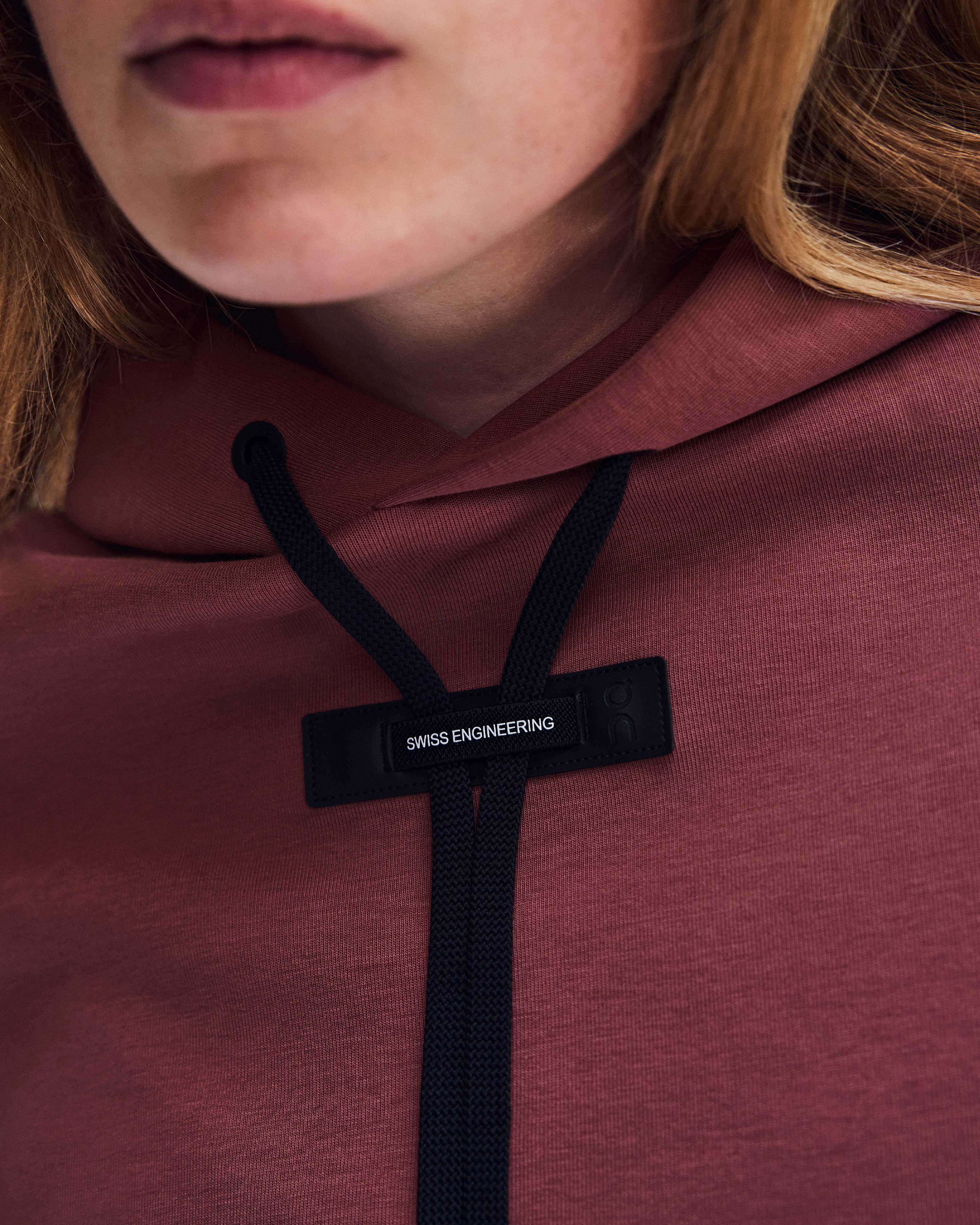 On Focus Tech Hoodie Barberry Donna Felpe