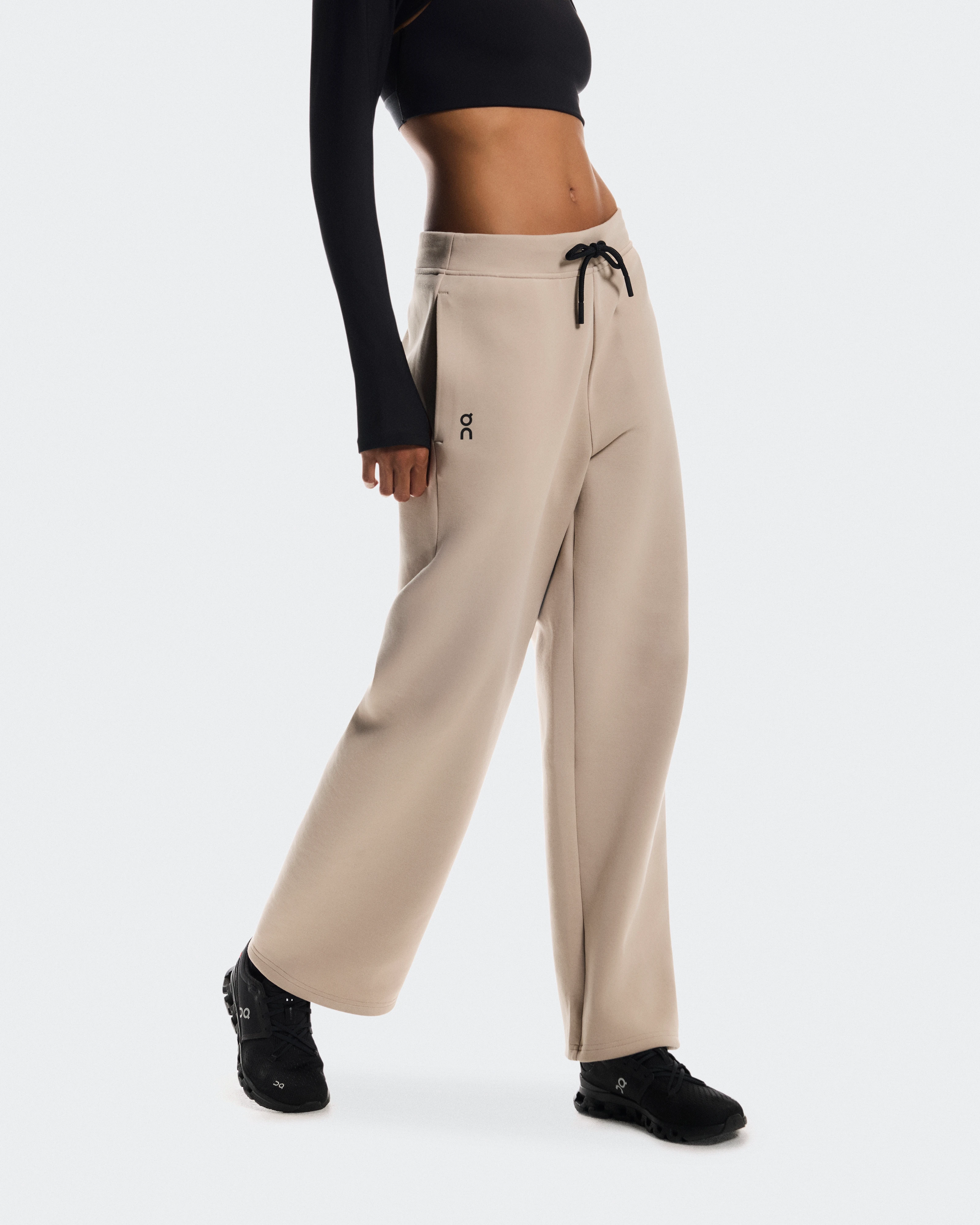On Focus Tech Sweatpants Desert Women Pants