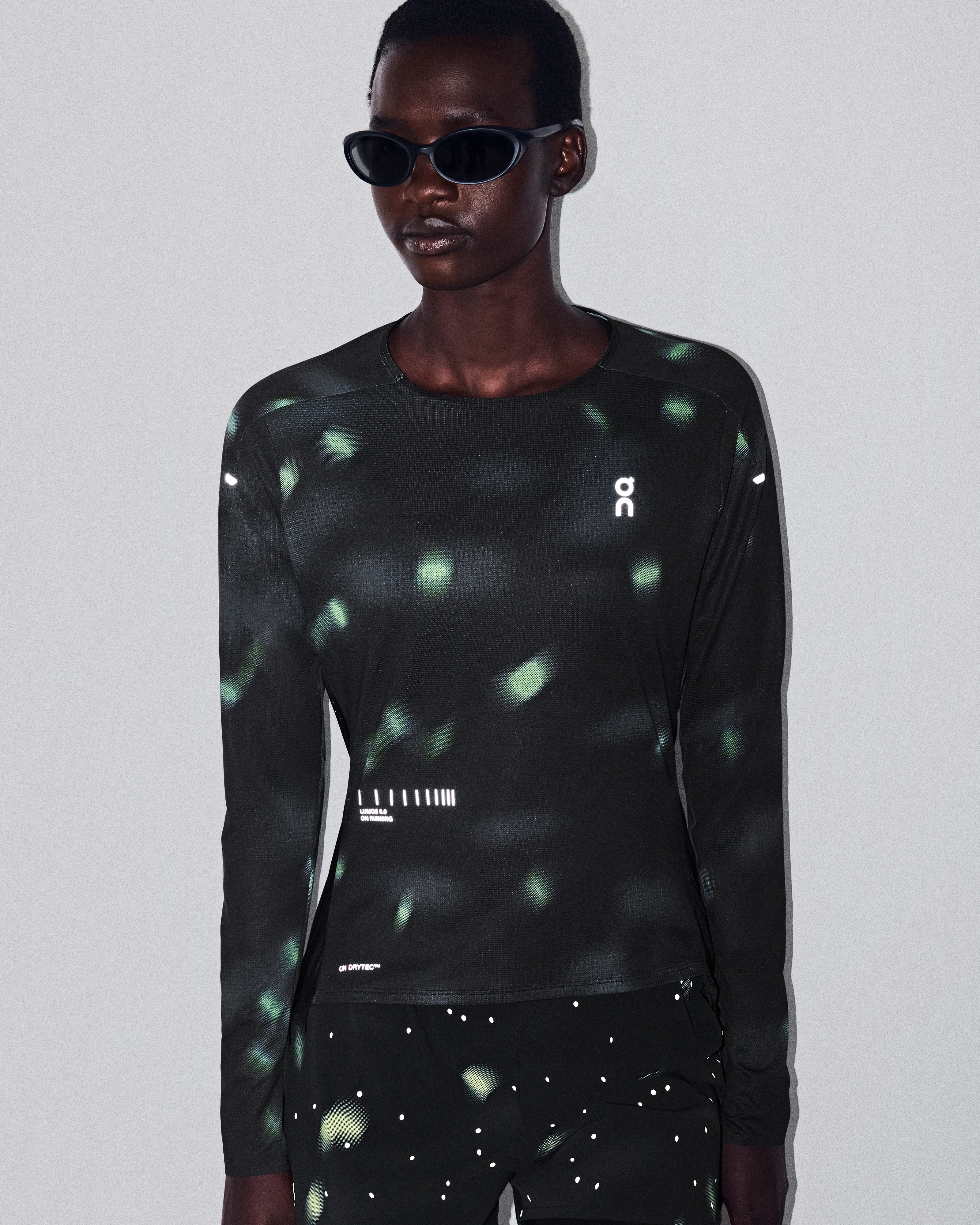 On Performance Long-T Lumos Black Femme Hauts et t-shirts